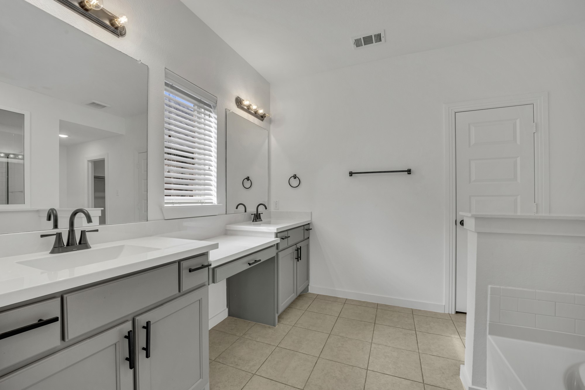 1803 Huntsman Way