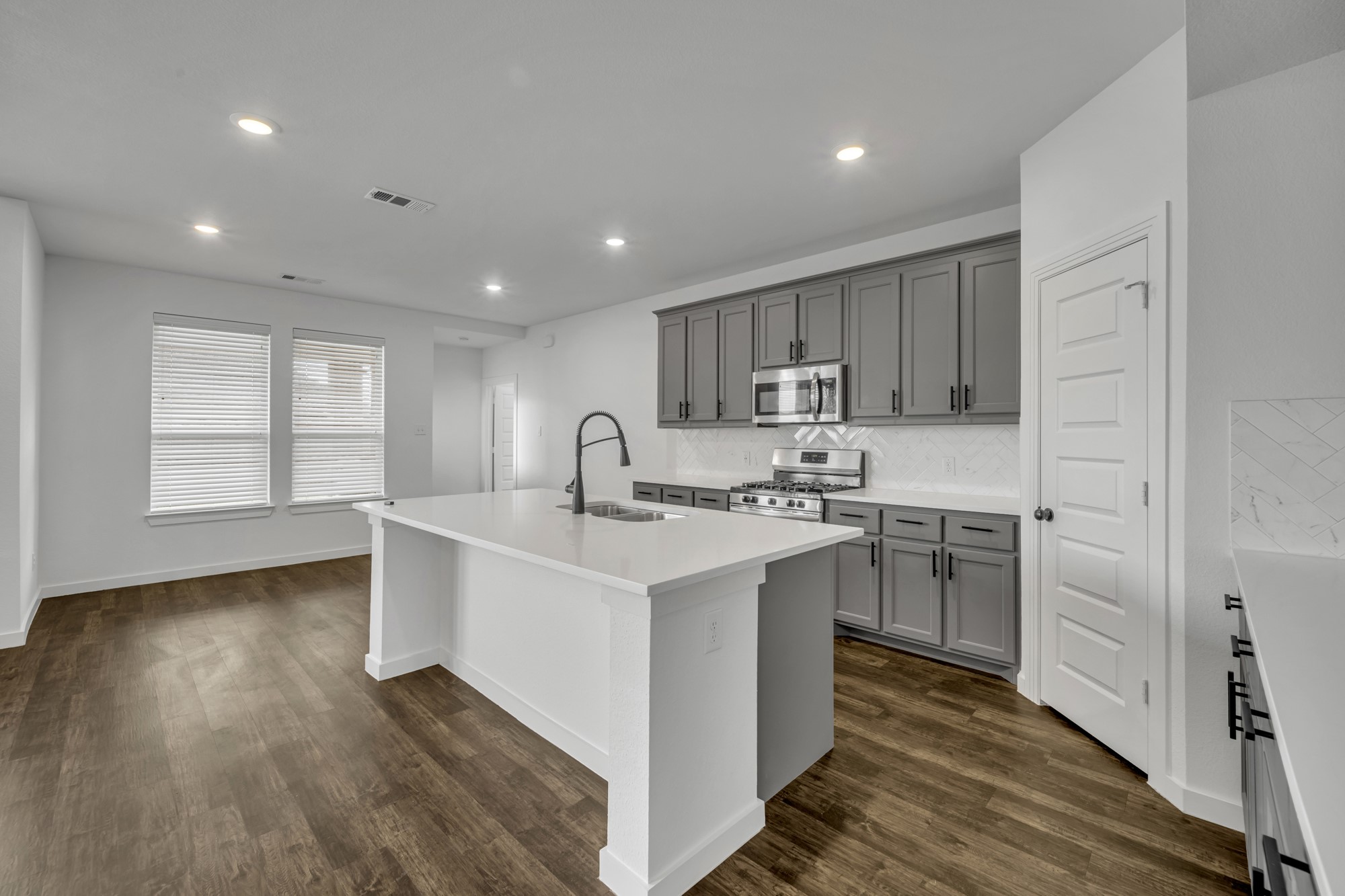 1803 Huntsman Way