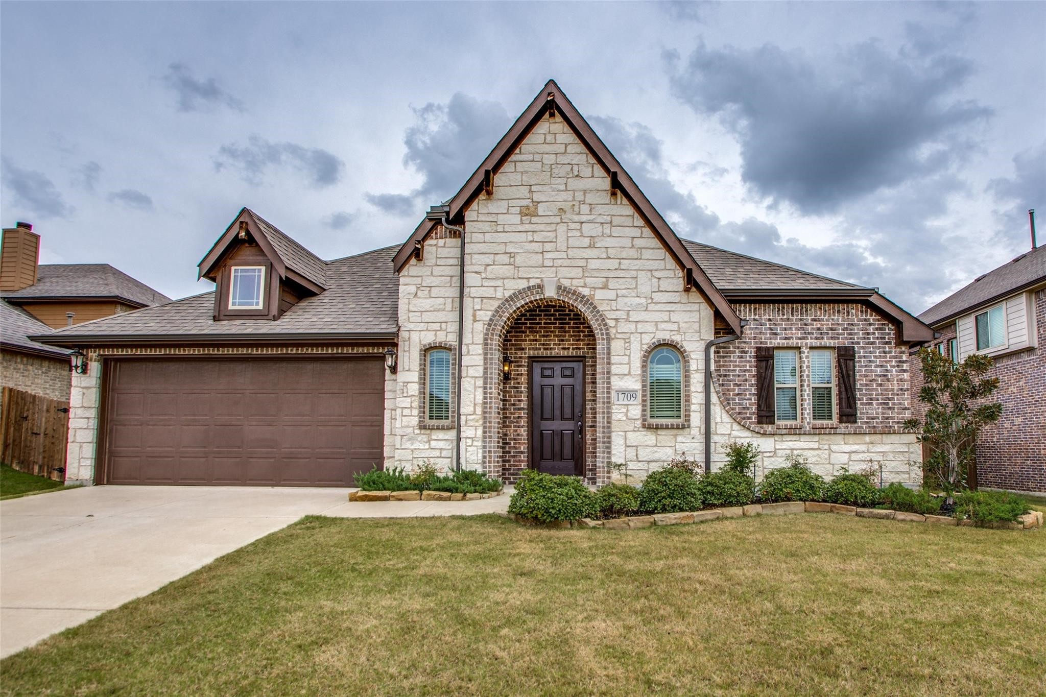 1709 Sherwood Drive