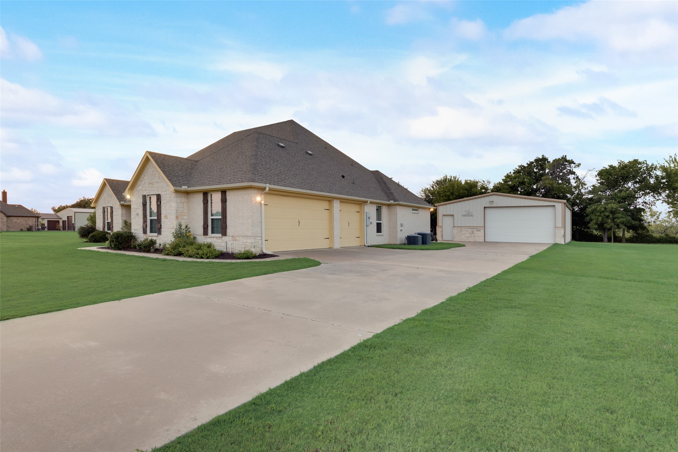 5046 Red Oak Drive