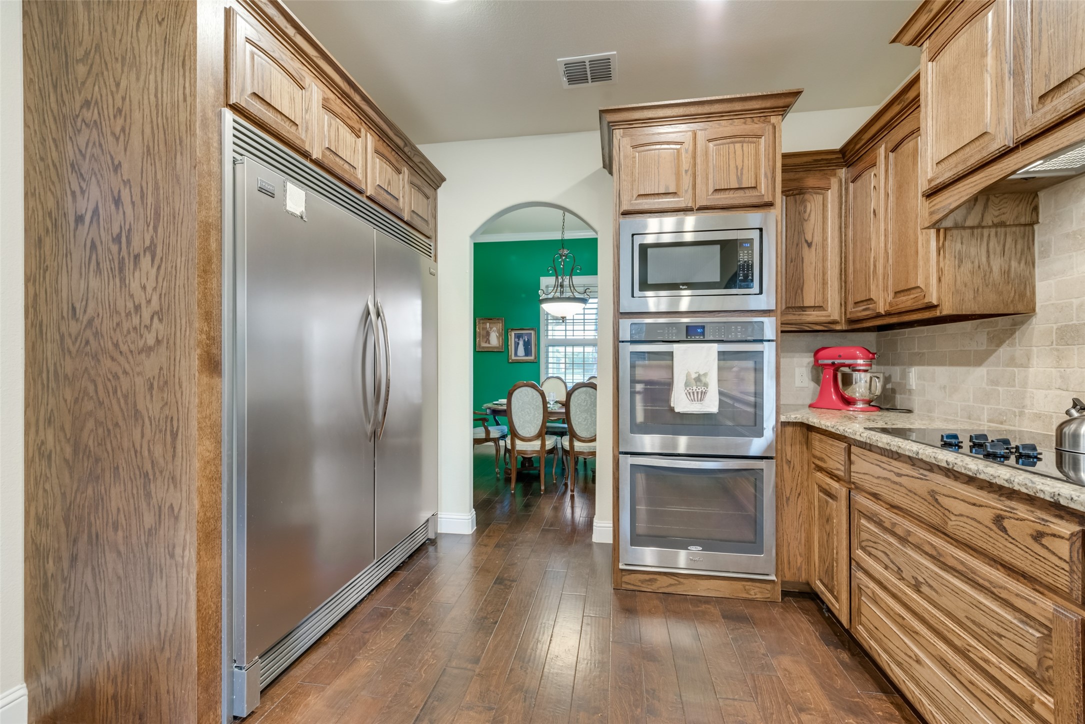 5046 Red Oak Drive