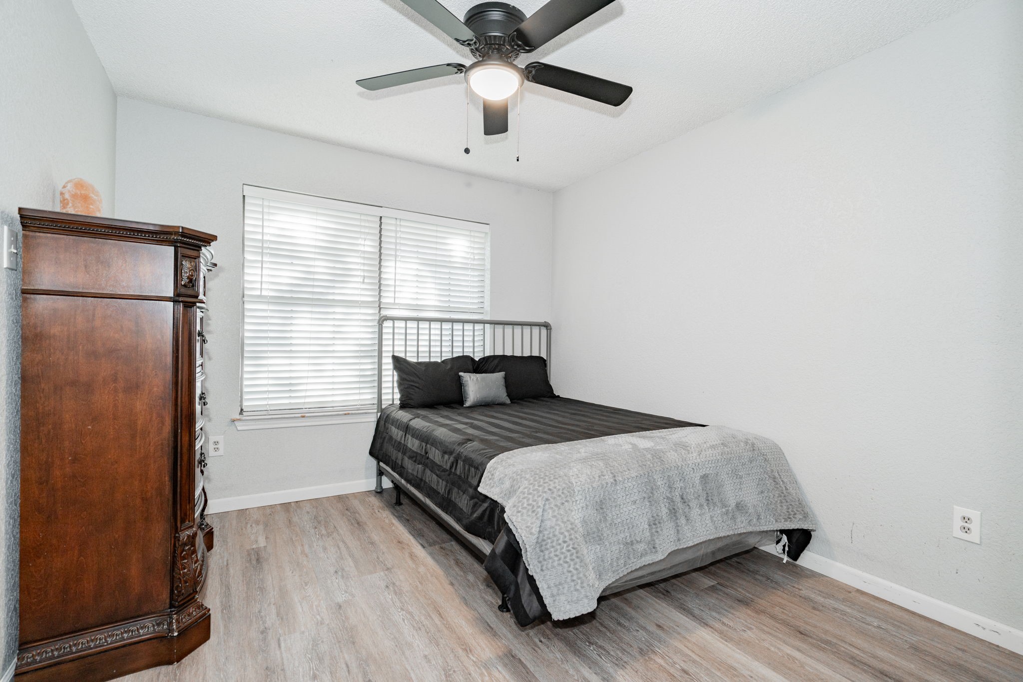 1025 Country Lane