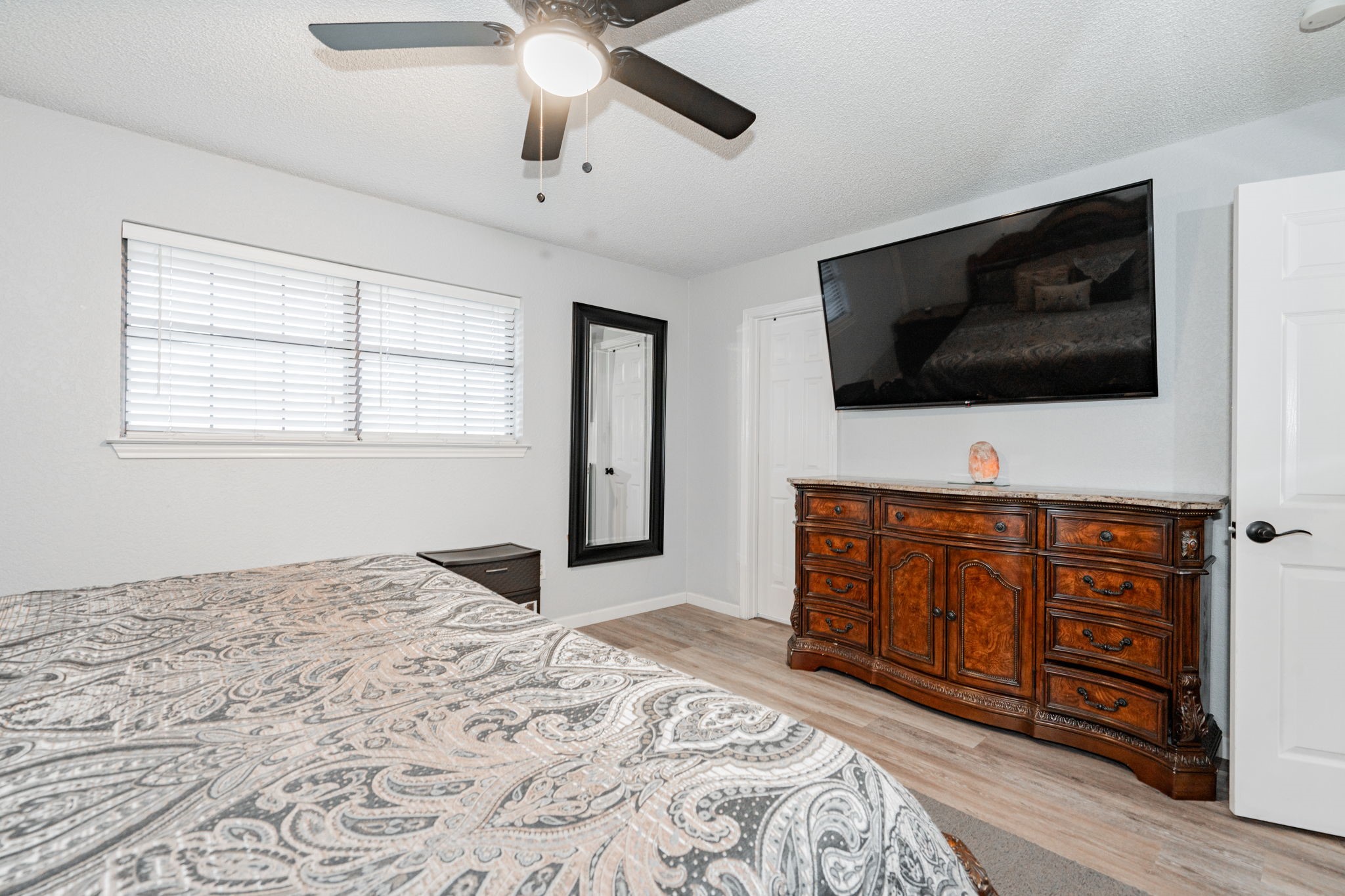1025 Country Lane