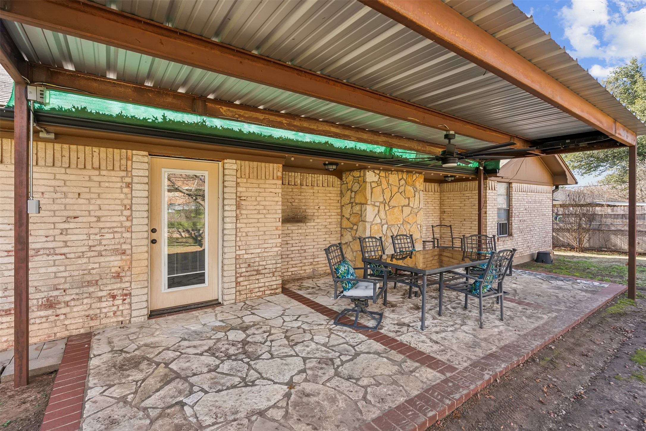 1220 Julie Street