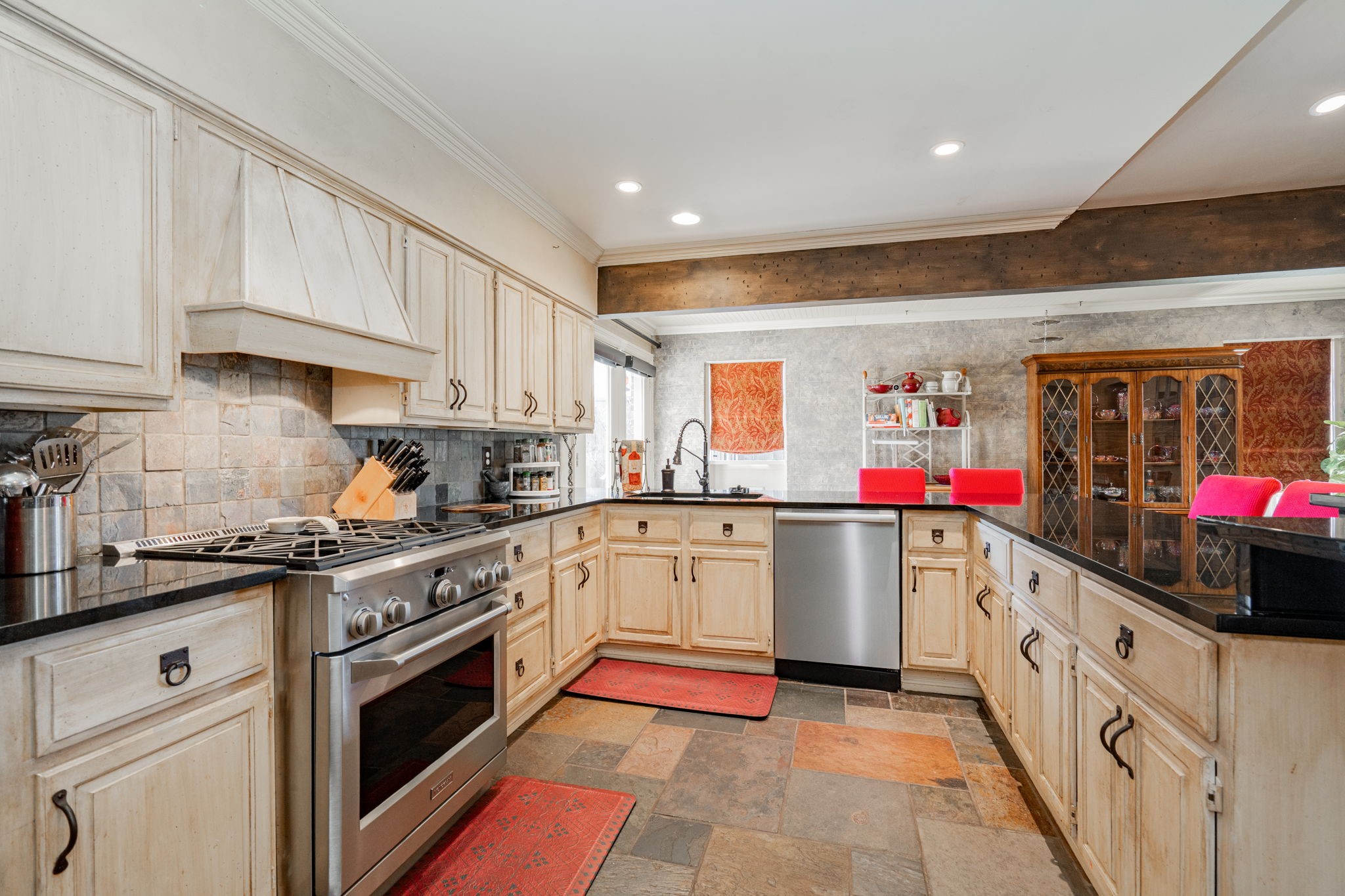 10027 Silvertree Drive