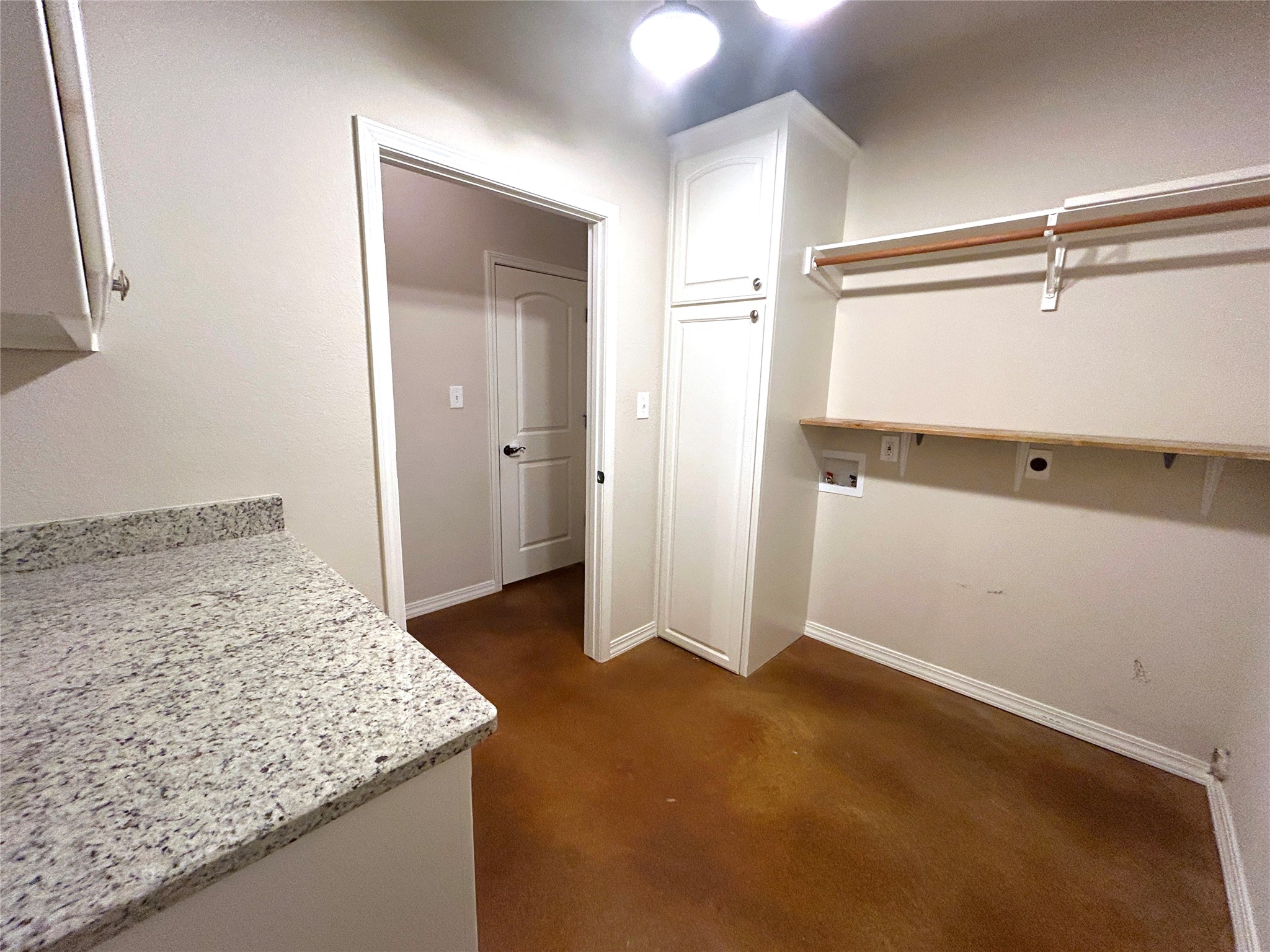 1204 Thomas Lane
