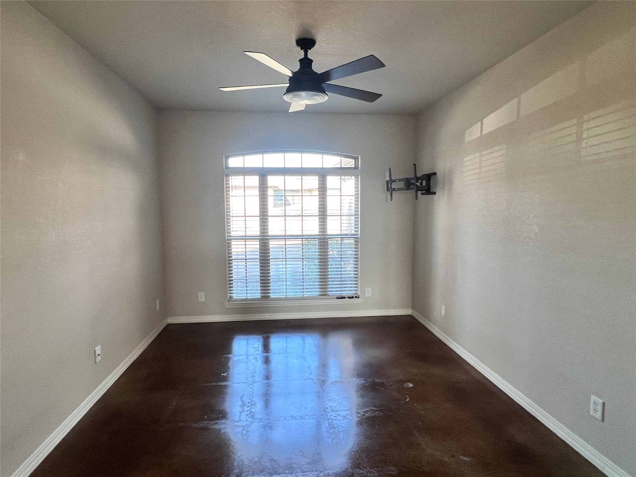 1204 Thomas Lane