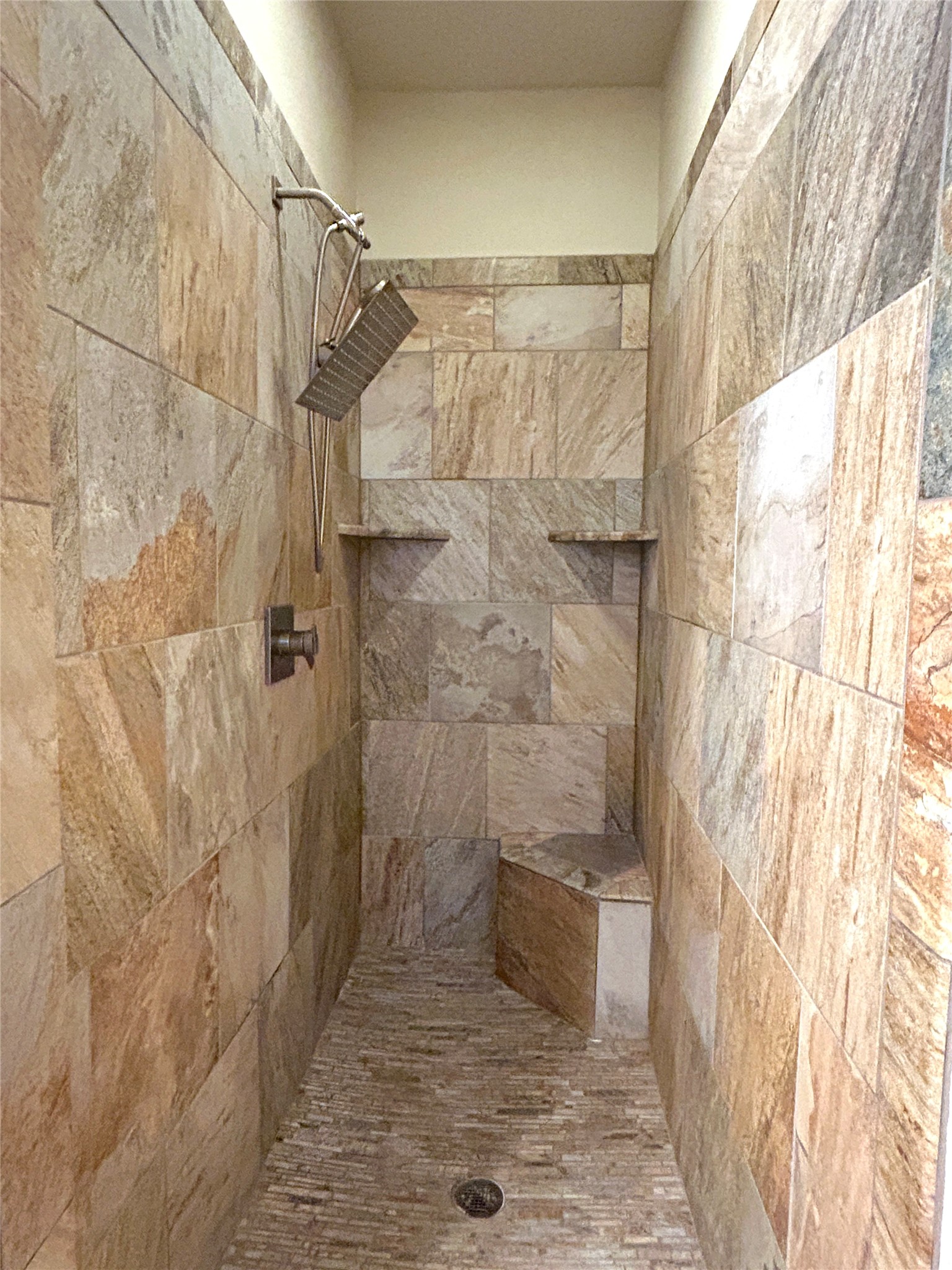 1204 Thomas Lane