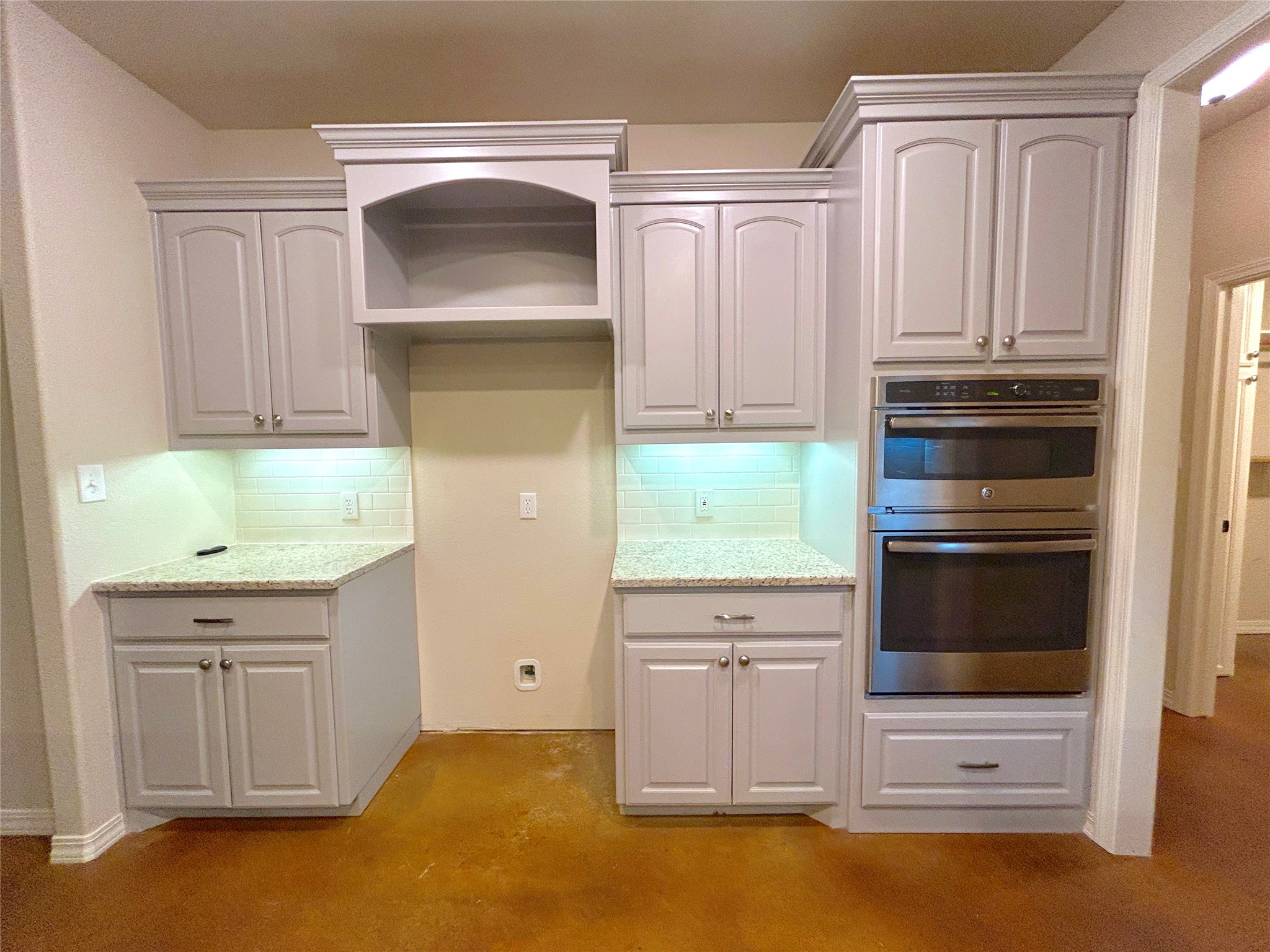 1204 Thomas Lane