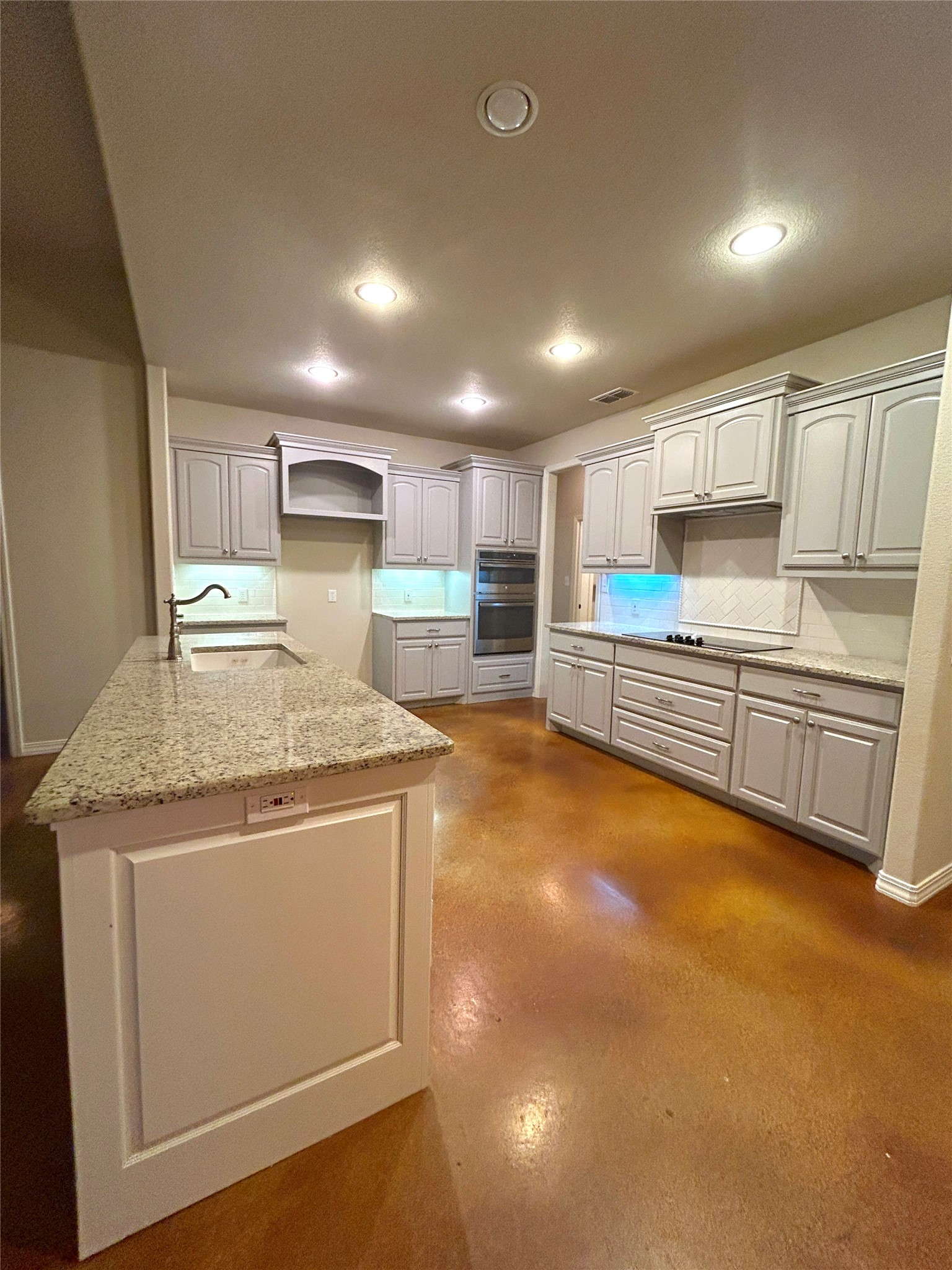 1204 Thomas Lane