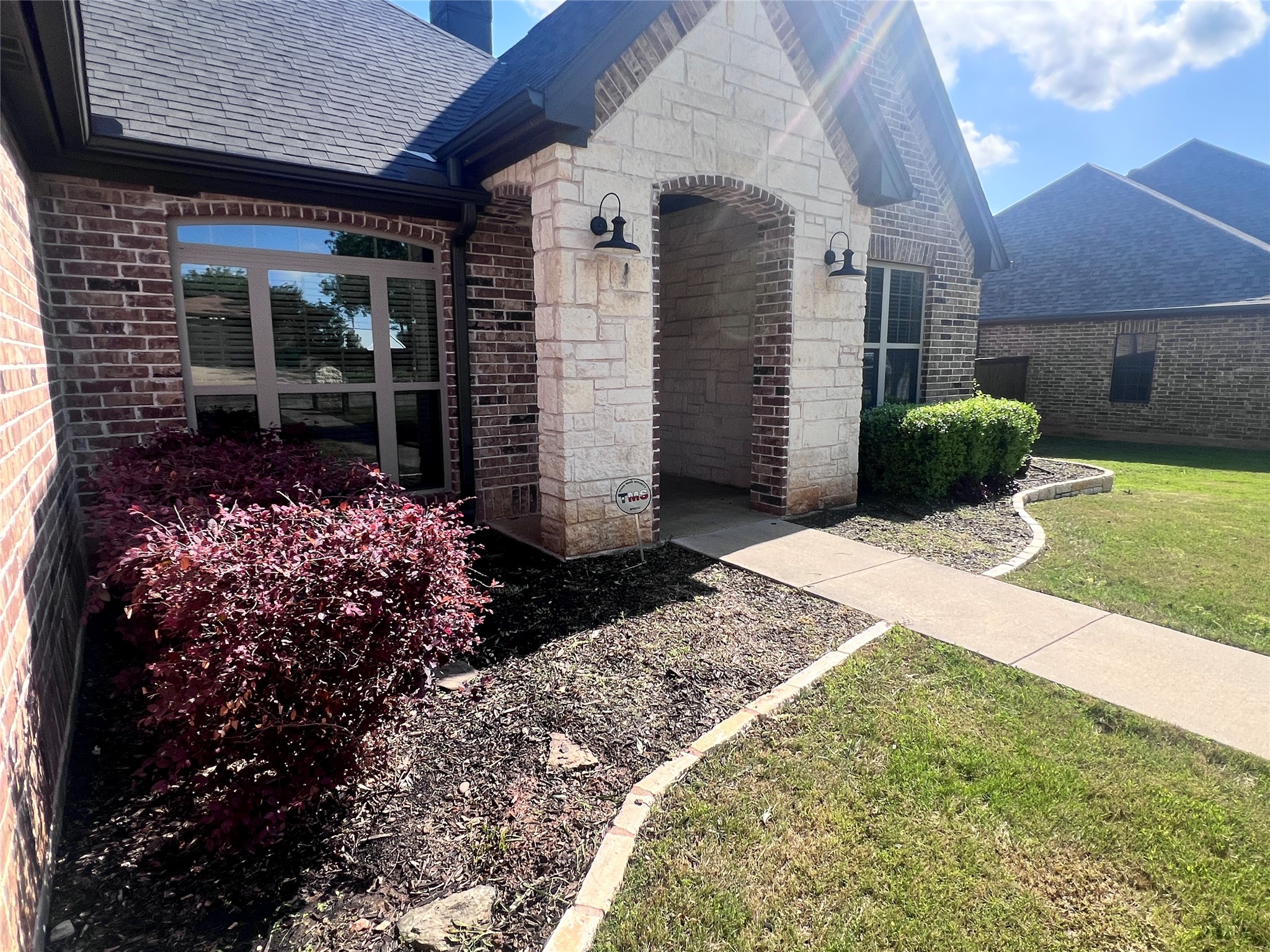 1204 Thomas Lane
