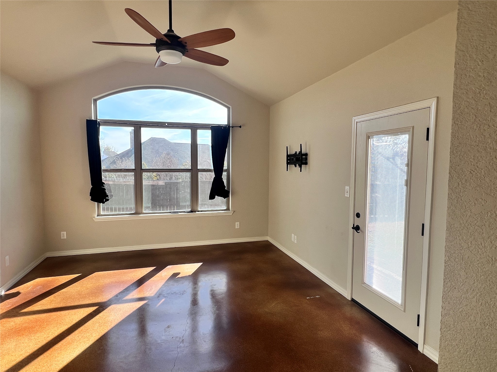 1204 Thomas Lane