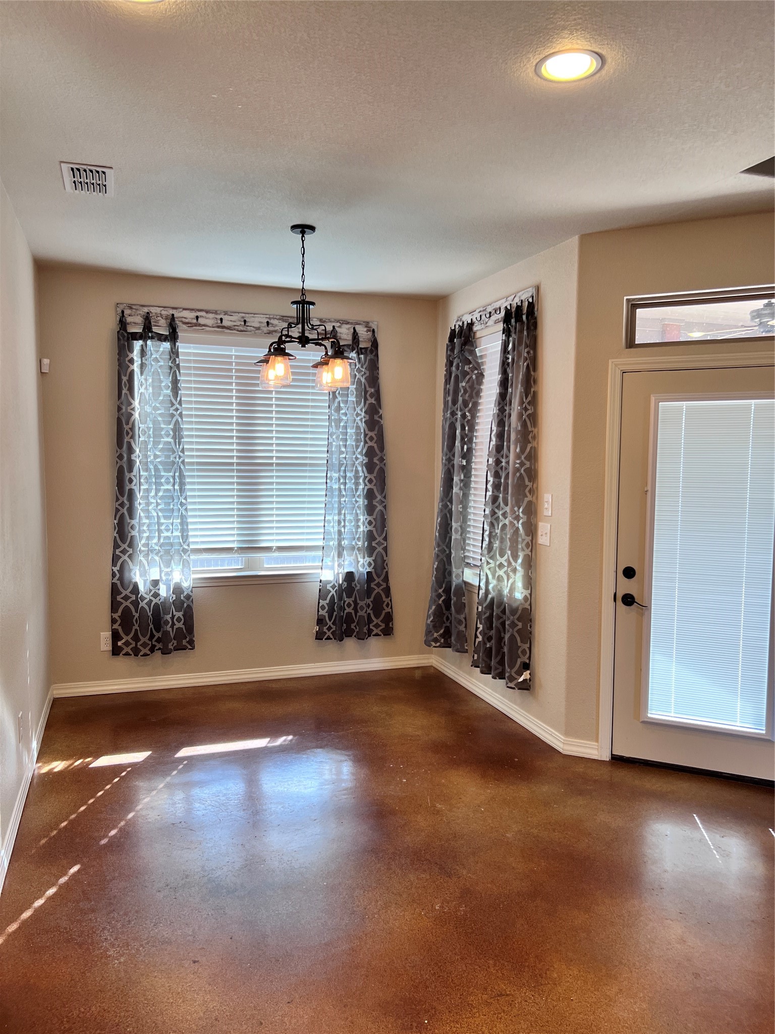 1204 Thomas Lane