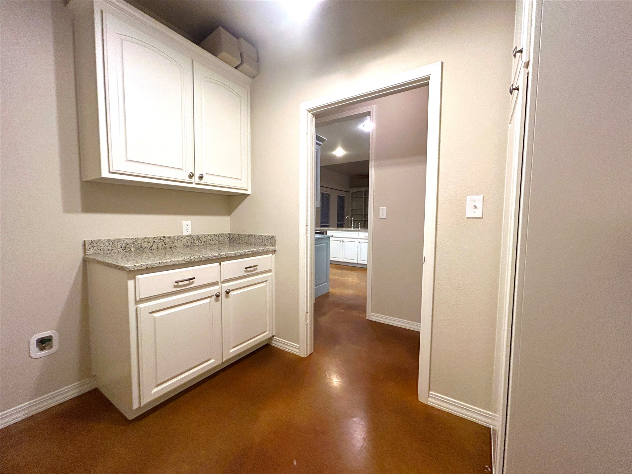 1204 Thomas Lane