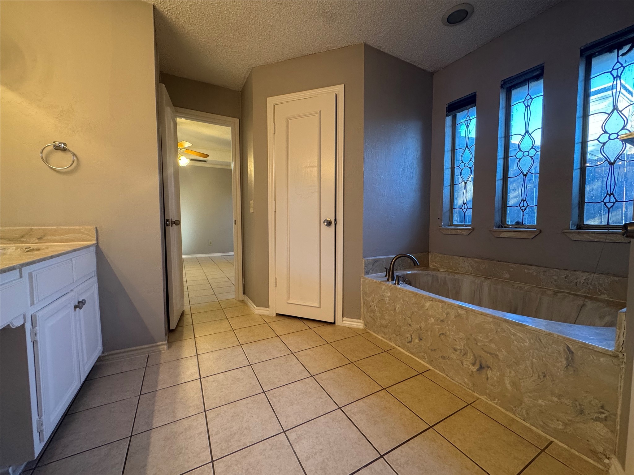 100 N Rustic Trail