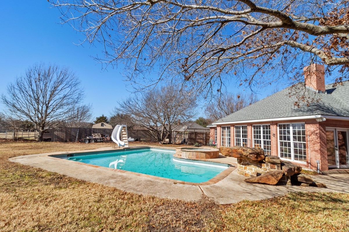 140 Suburban Drive