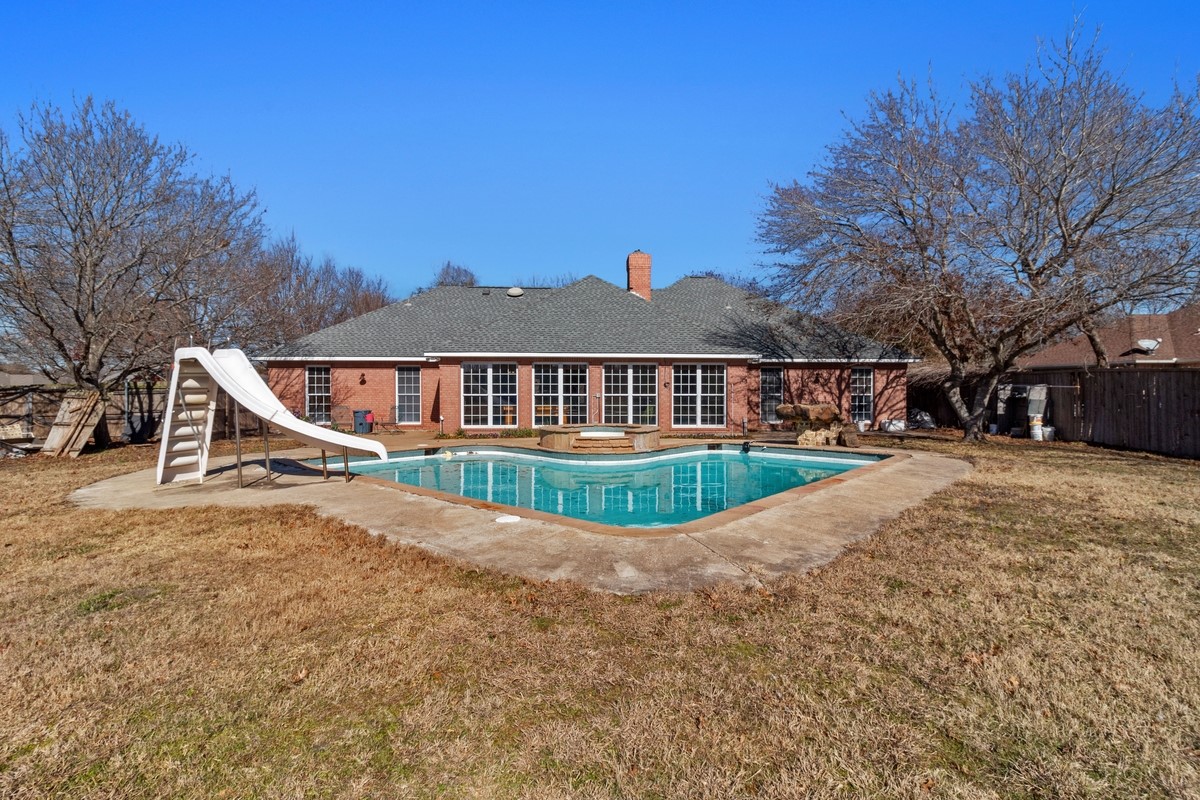 140 Suburban Drive