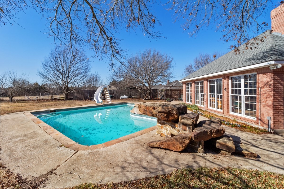140 Suburban Drive