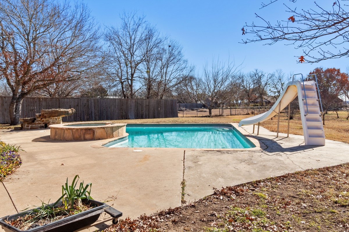 140 Suburban Drive