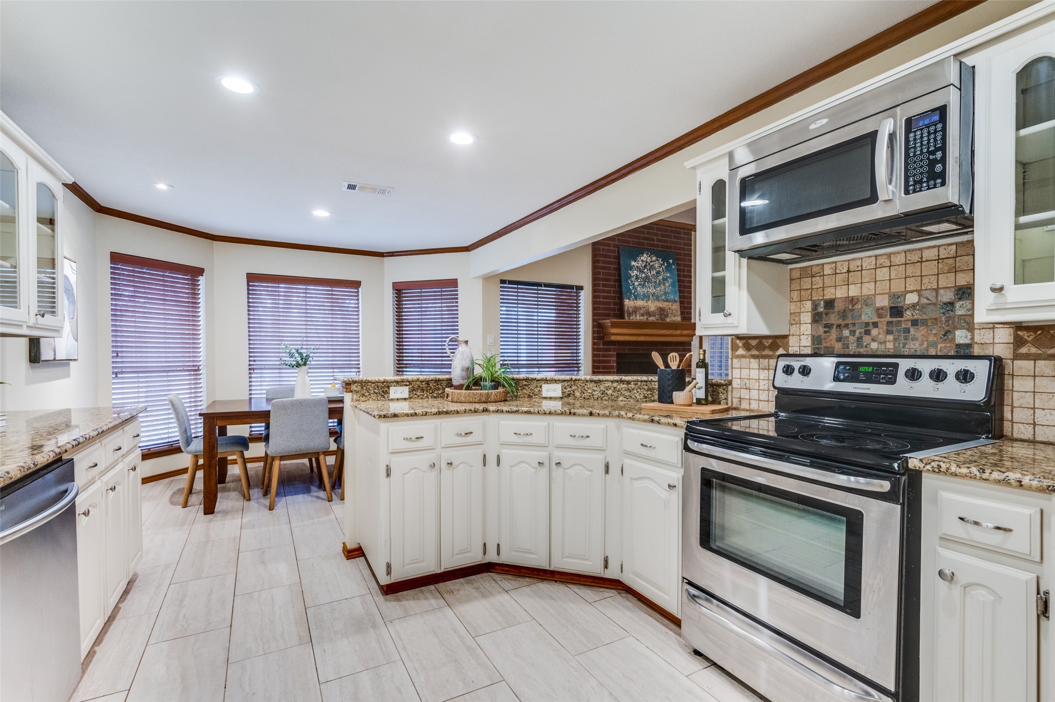 1070 Oak Hollow Lane