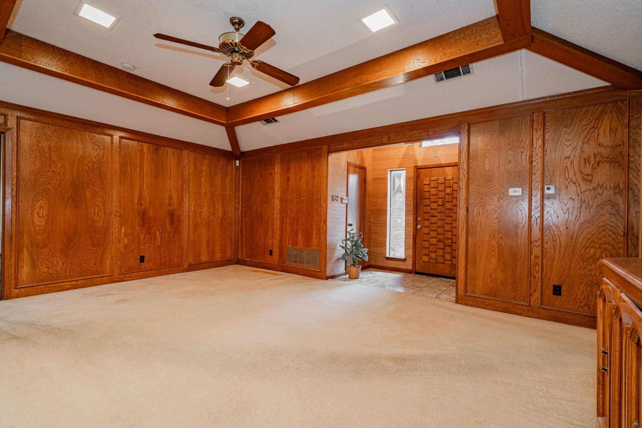 825 Lakeshore Drive