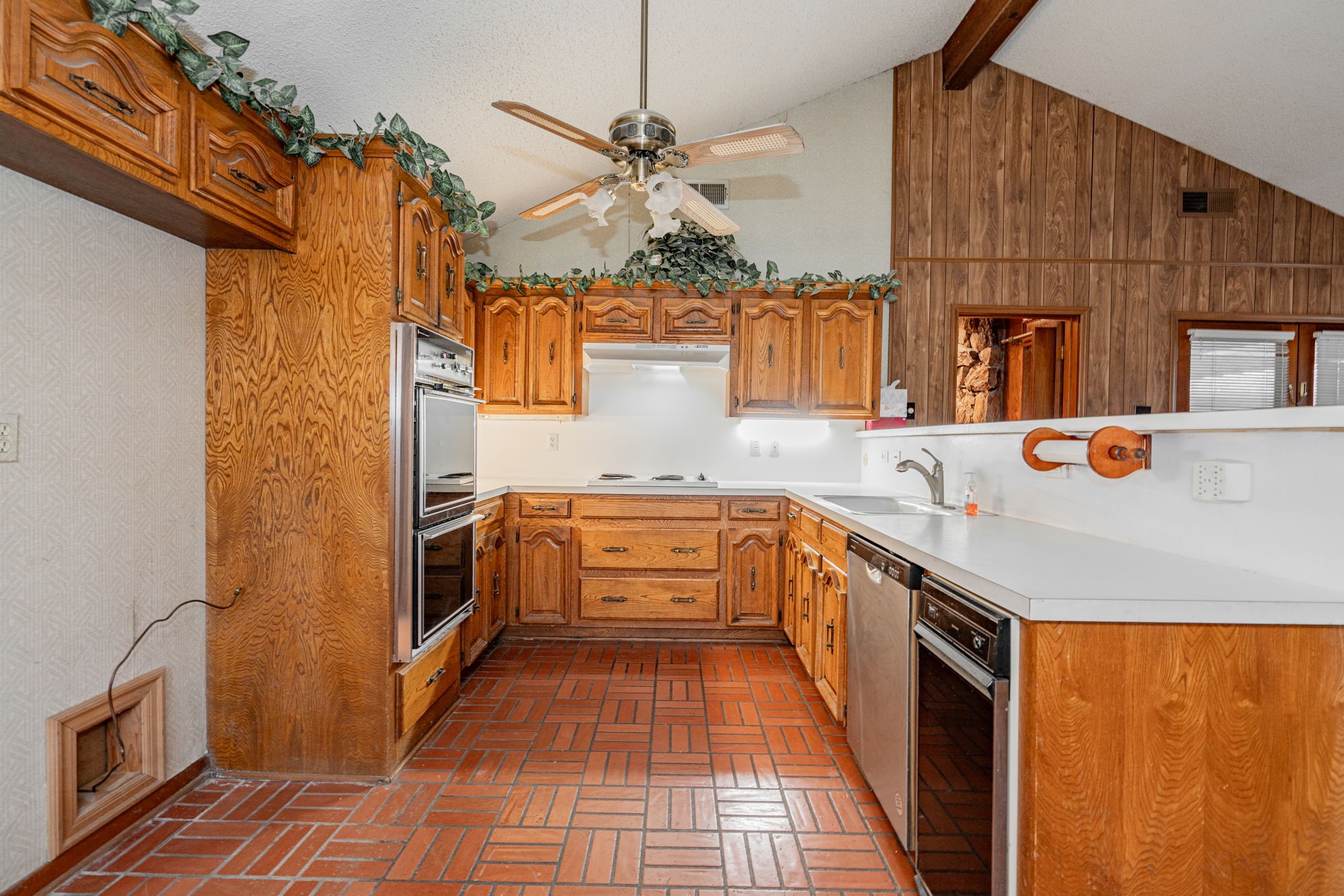 825 Lakeshore Drive