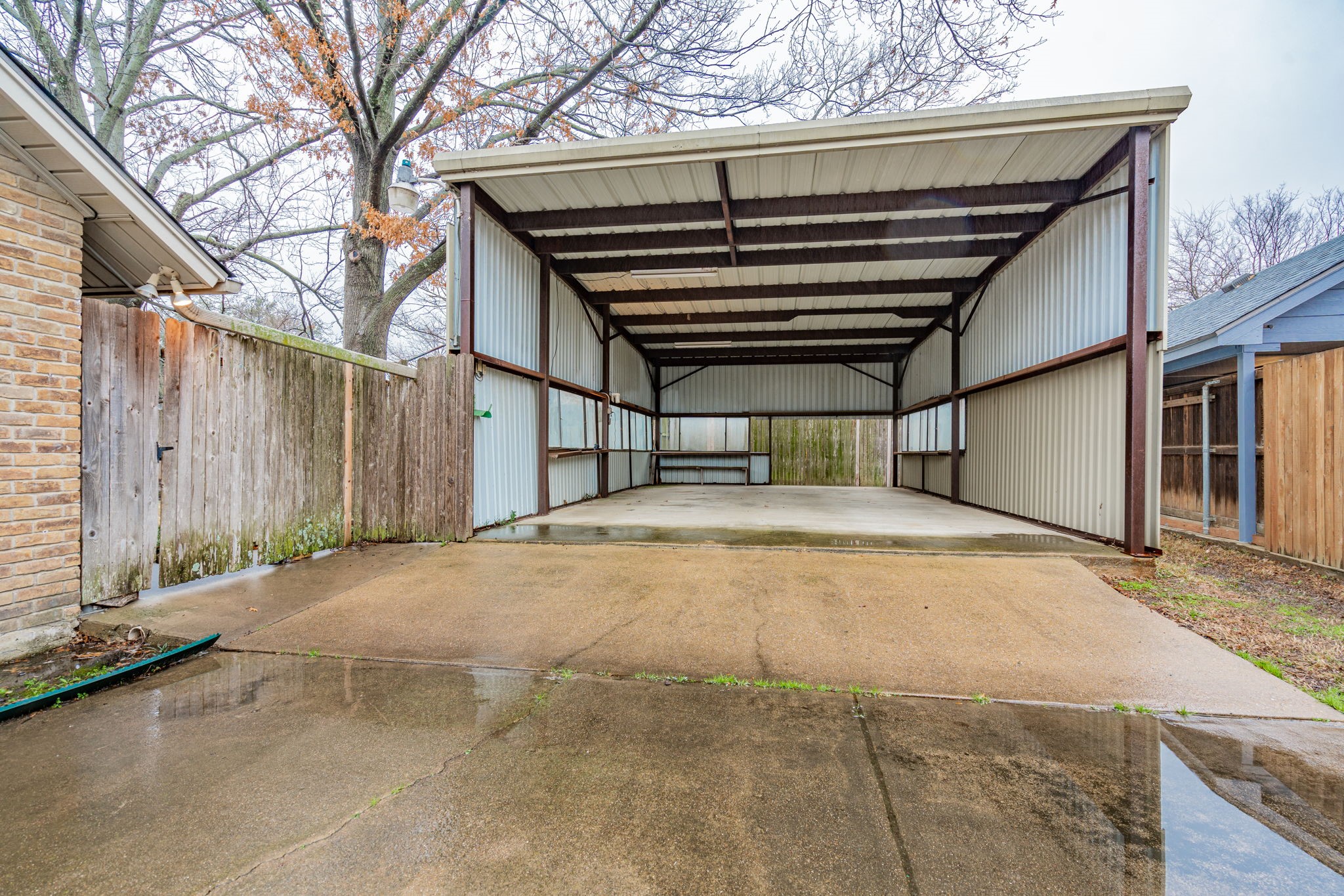 825 Lakeshore Drive
