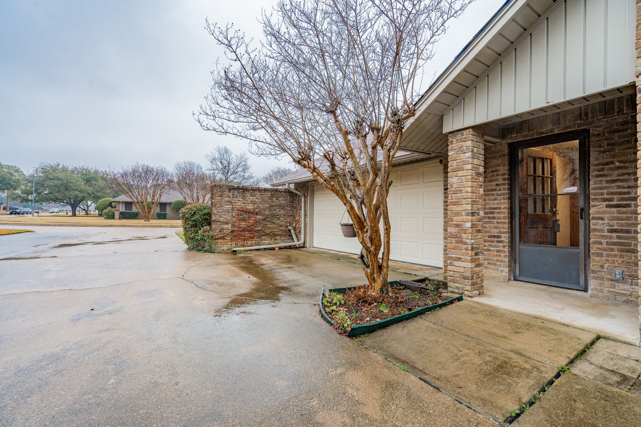 825 Lakeshore Drive