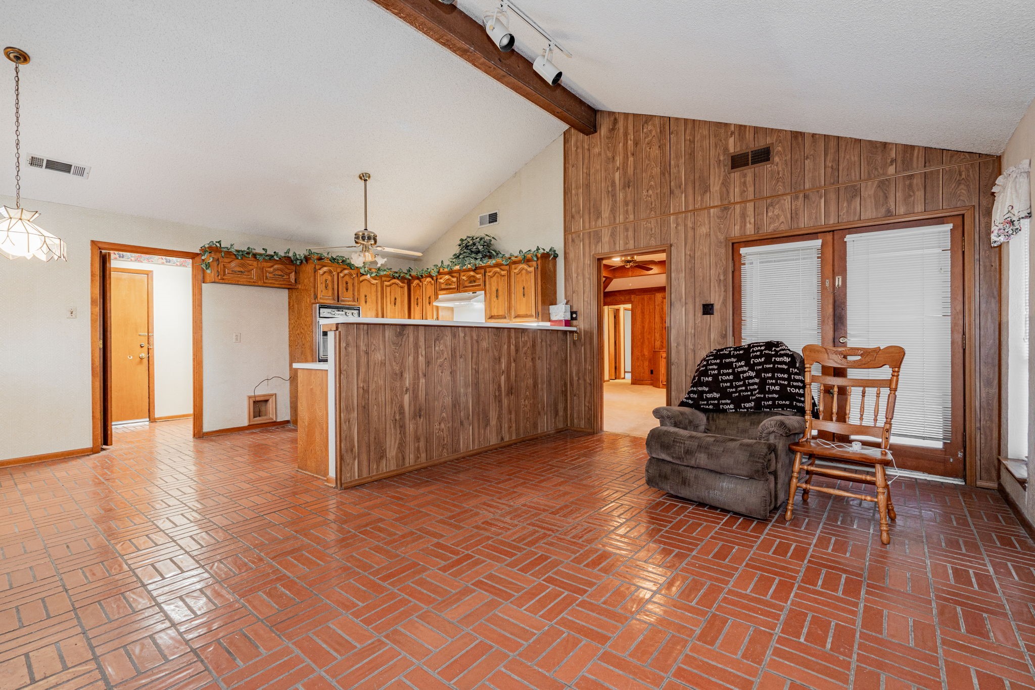 825 Lakeshore Drive