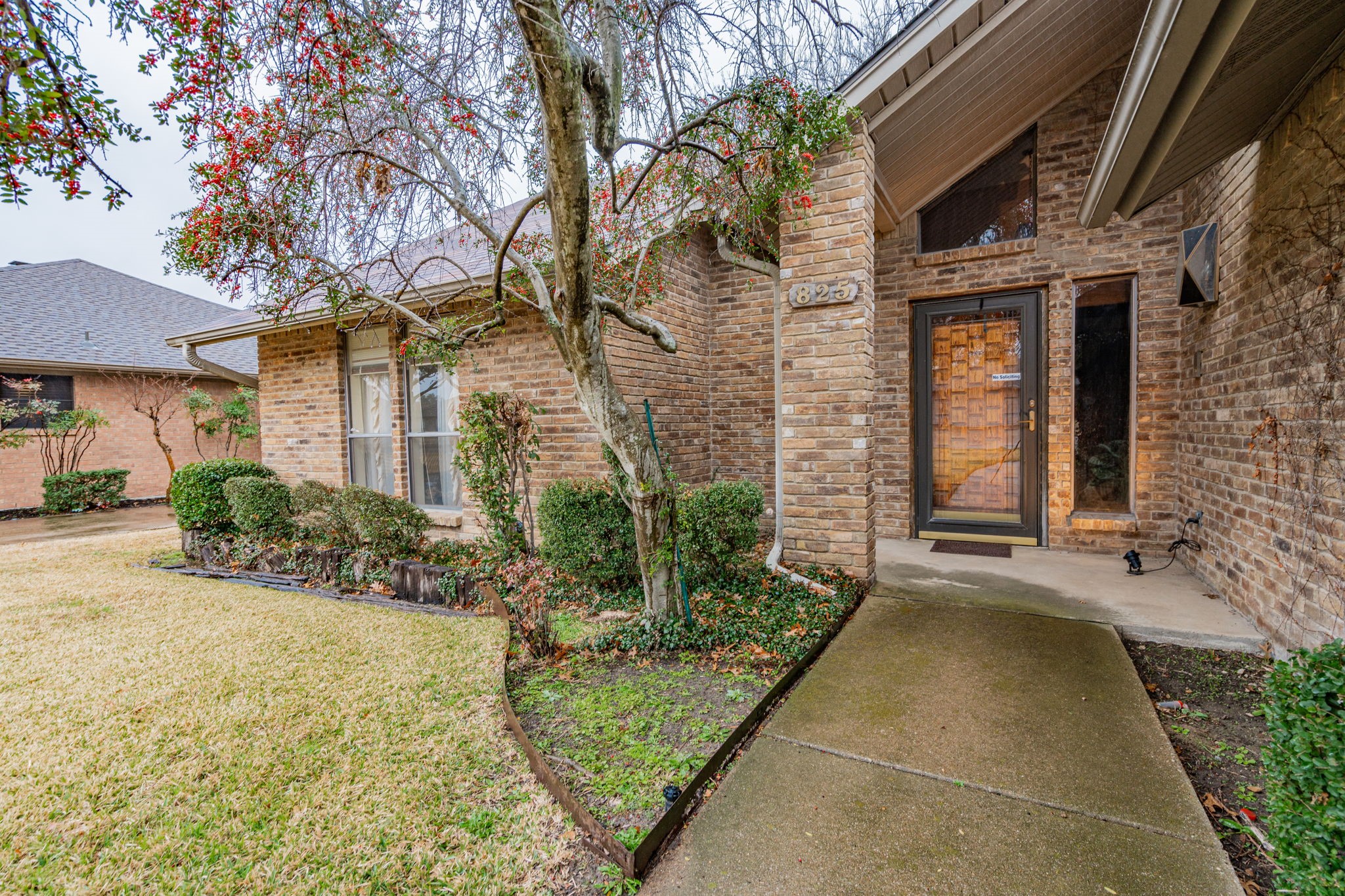 825 Lakeshore Drive