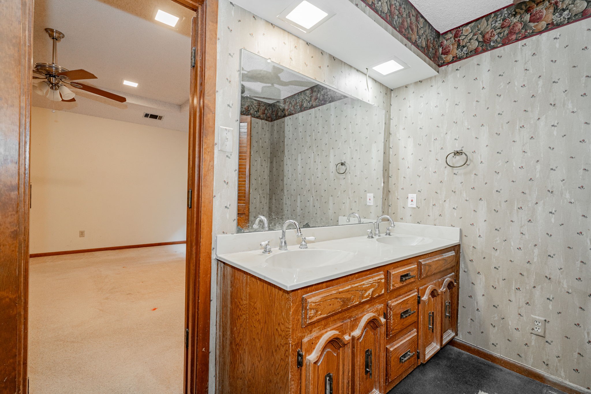 825 Lakeshore Drive