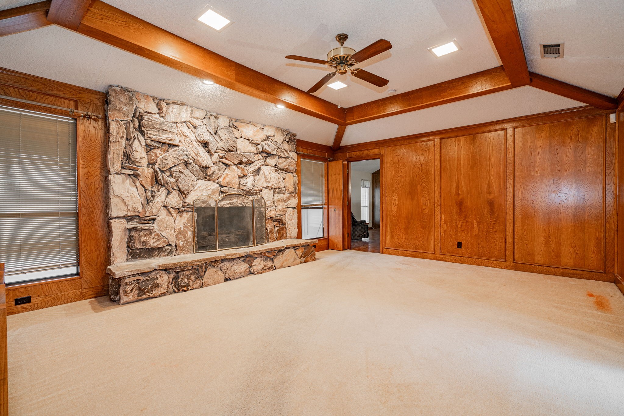 825 Lakeshore Drive