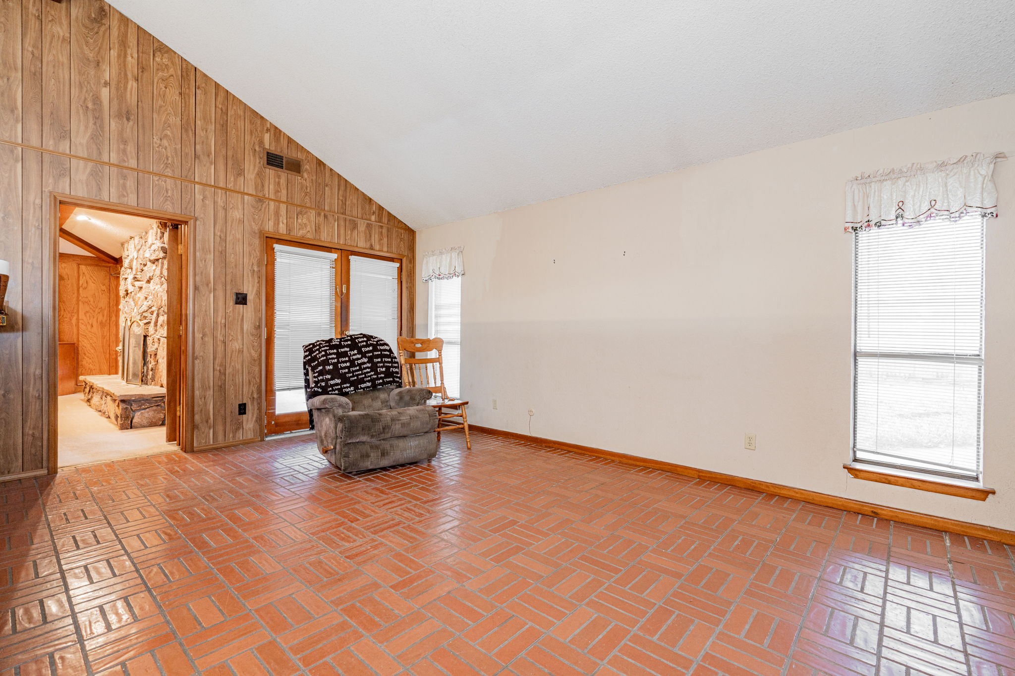 825 Lakeshore Drive