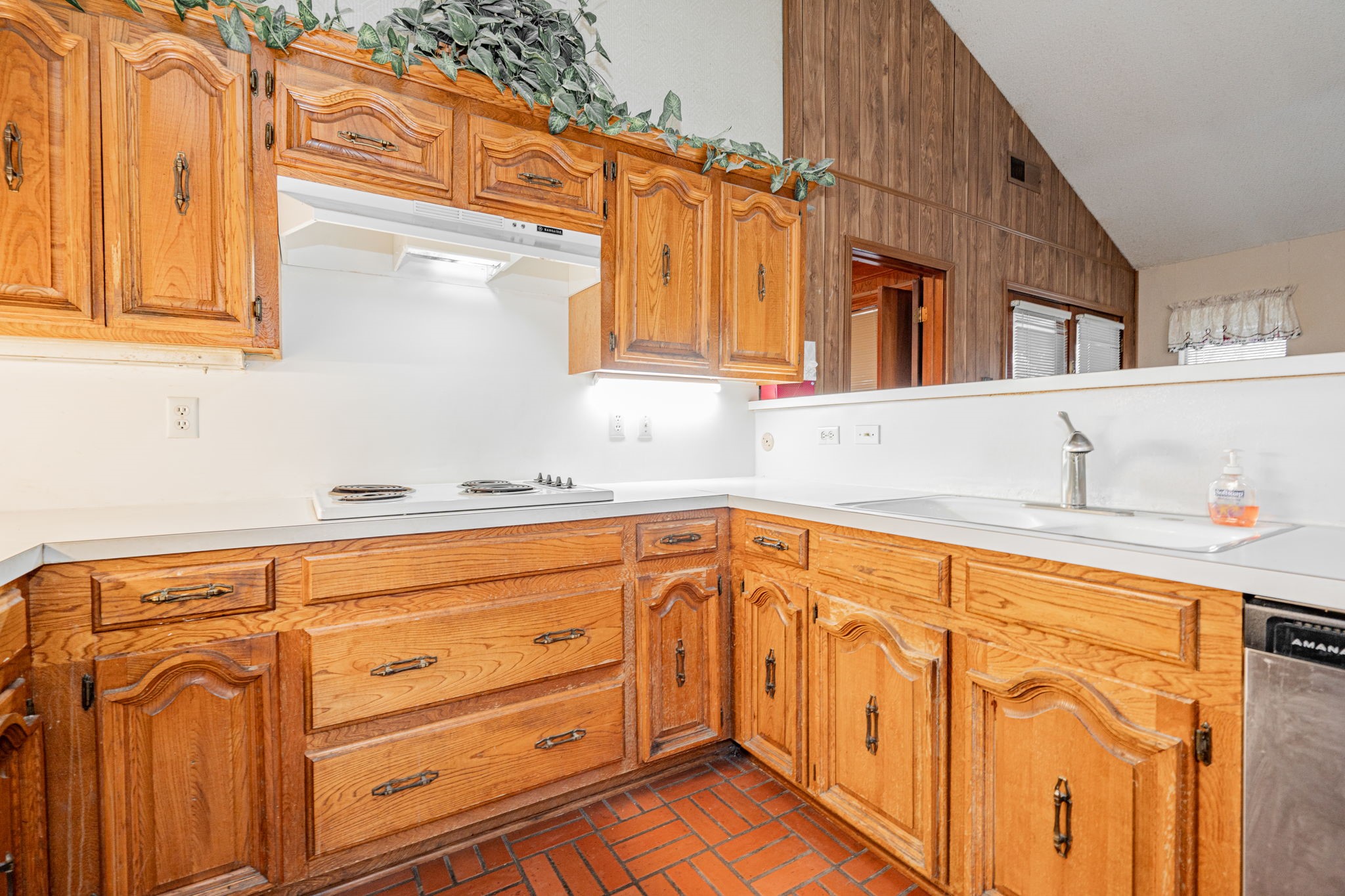 825 Lakeshore Drive