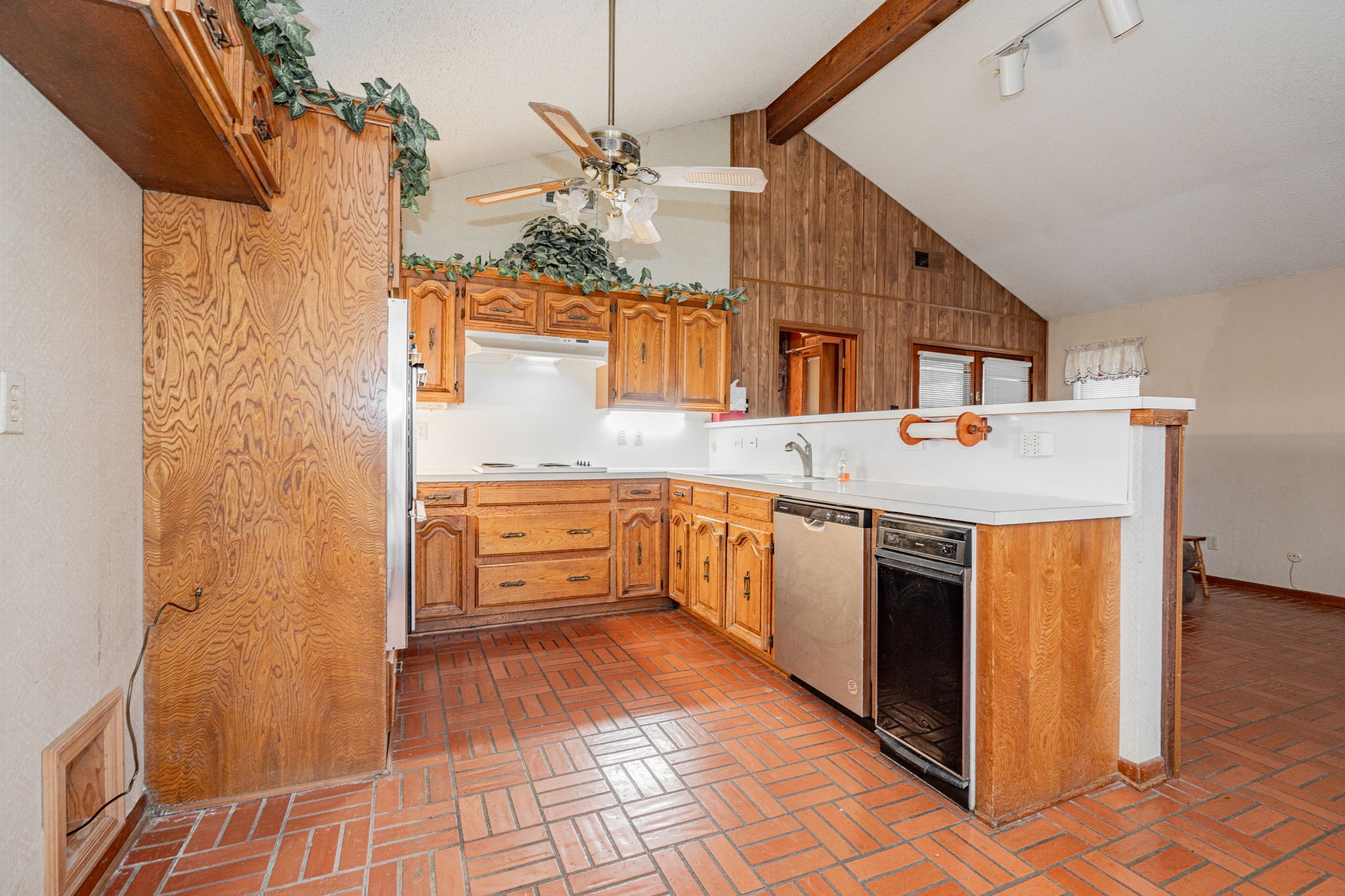 825 Lakeshore Drive