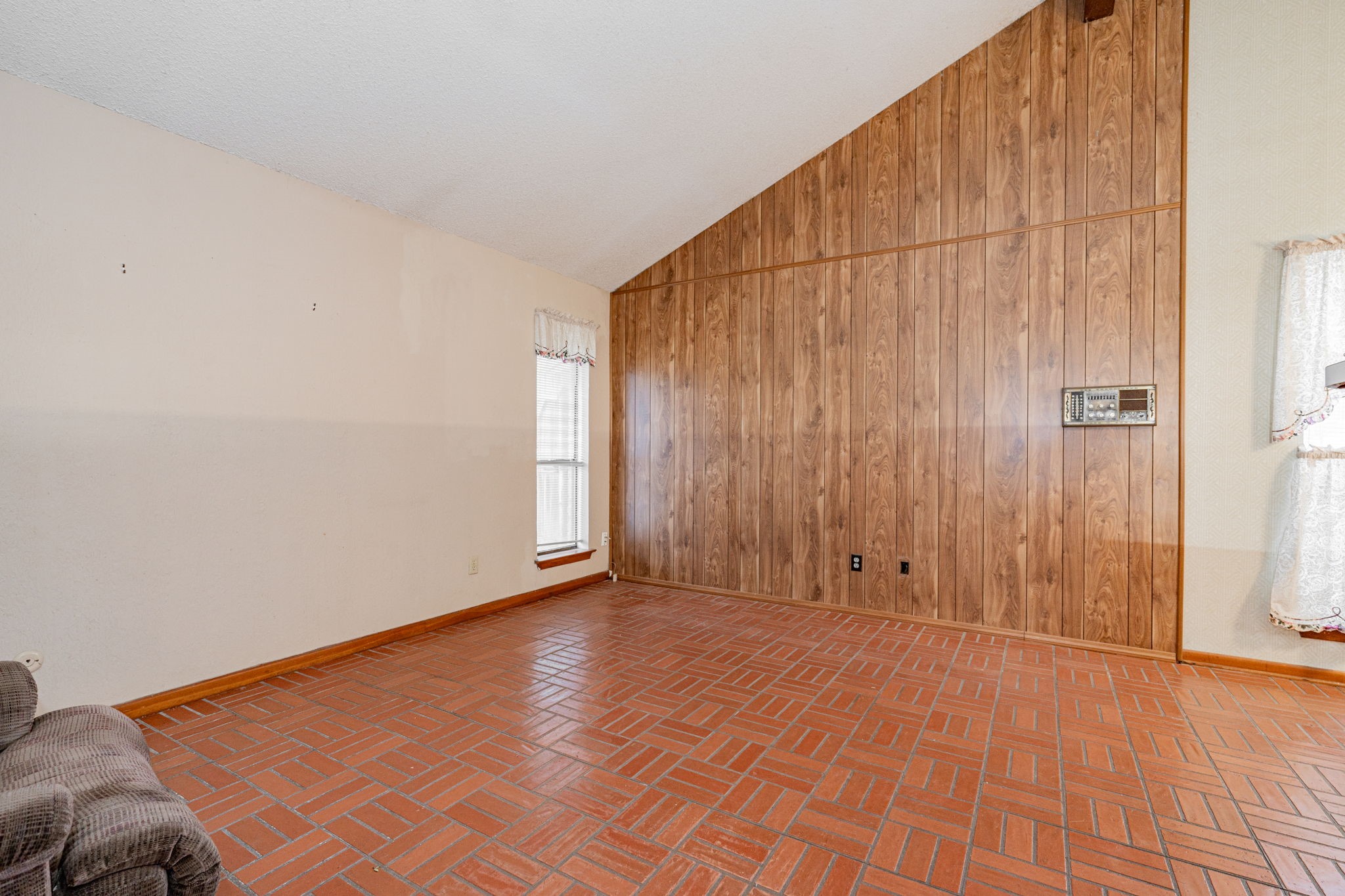 825 Lakeshore Drive