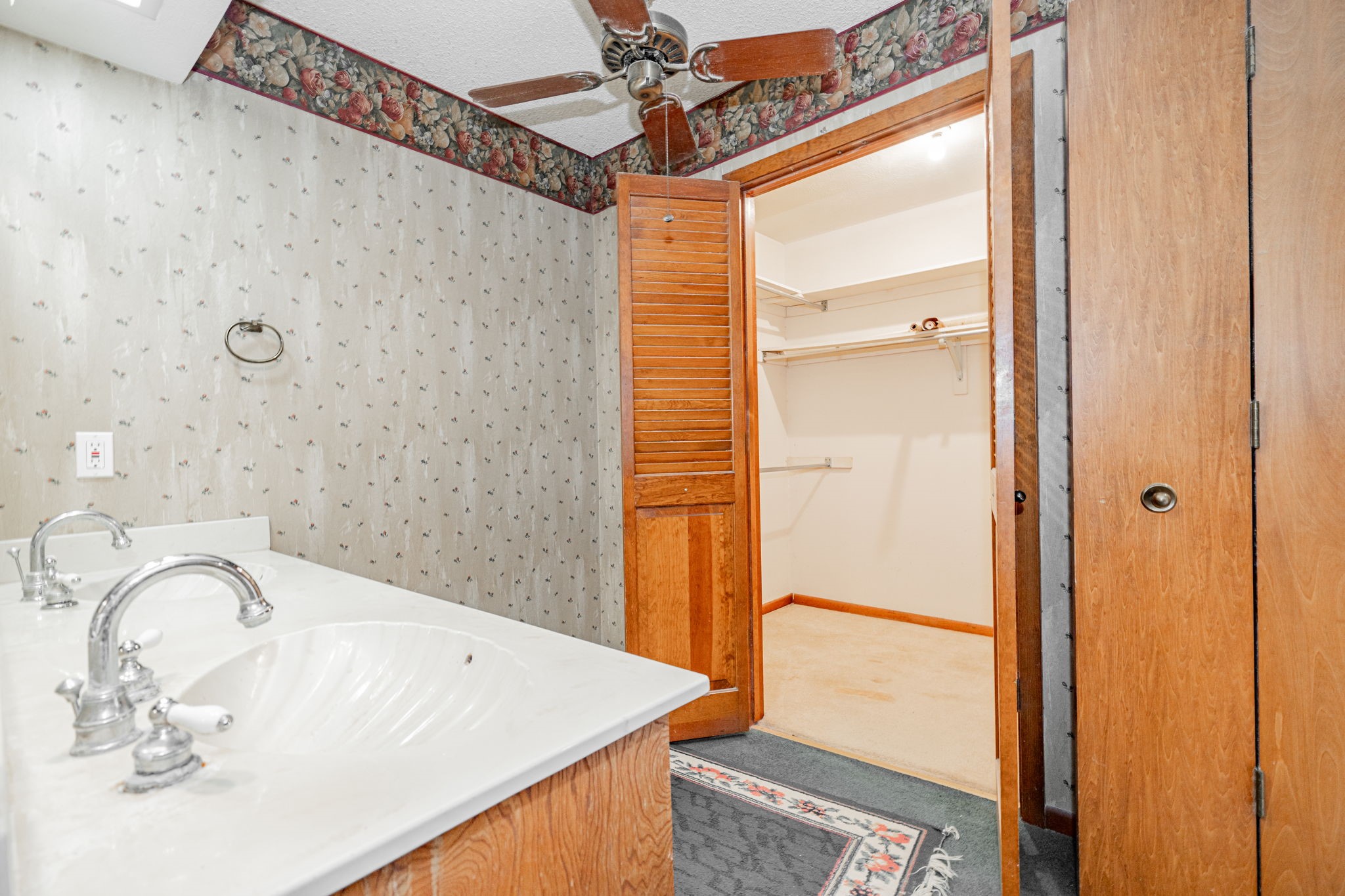 825 Lakeshore Drive