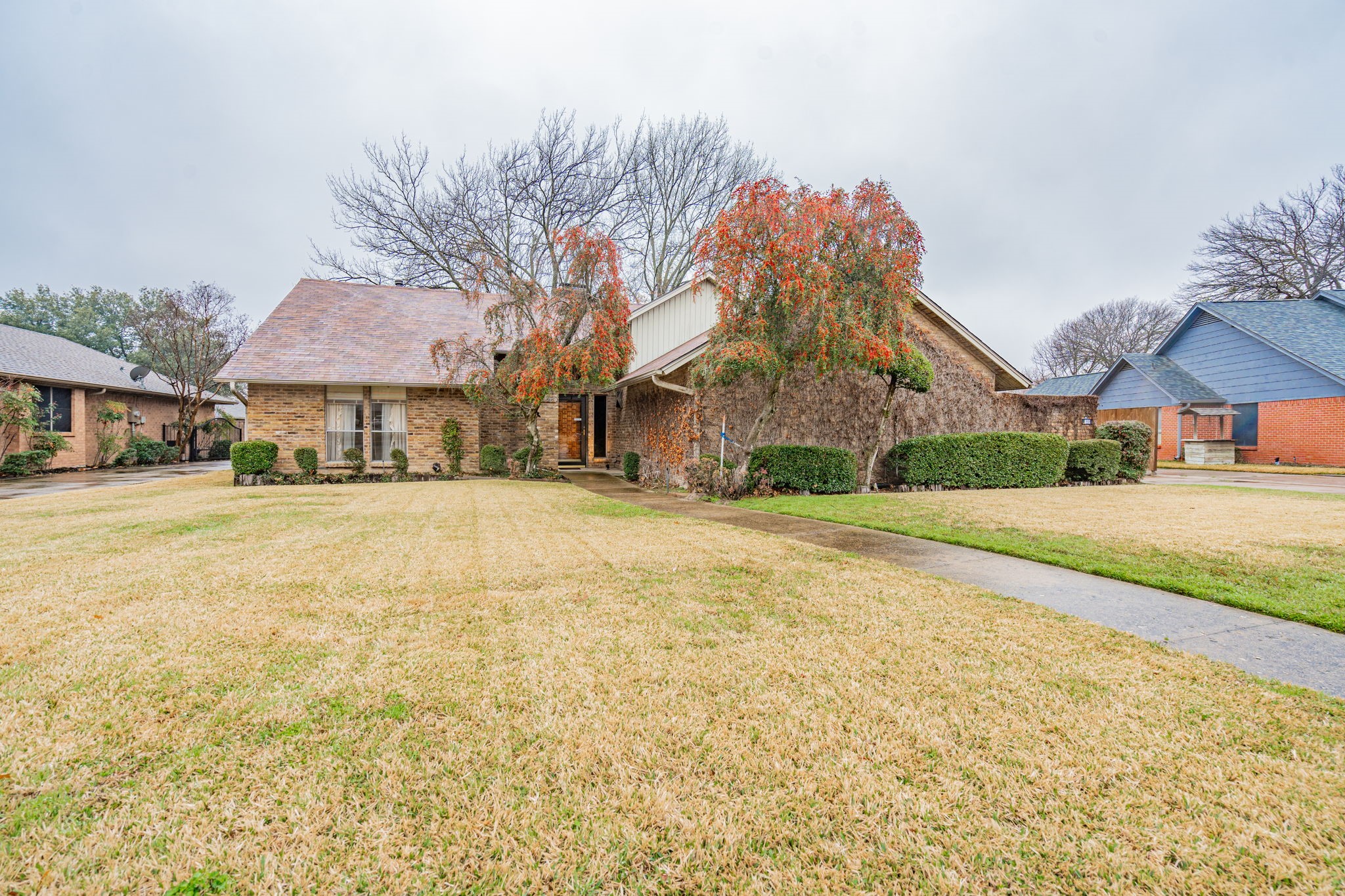 825 Lakeshore Drive