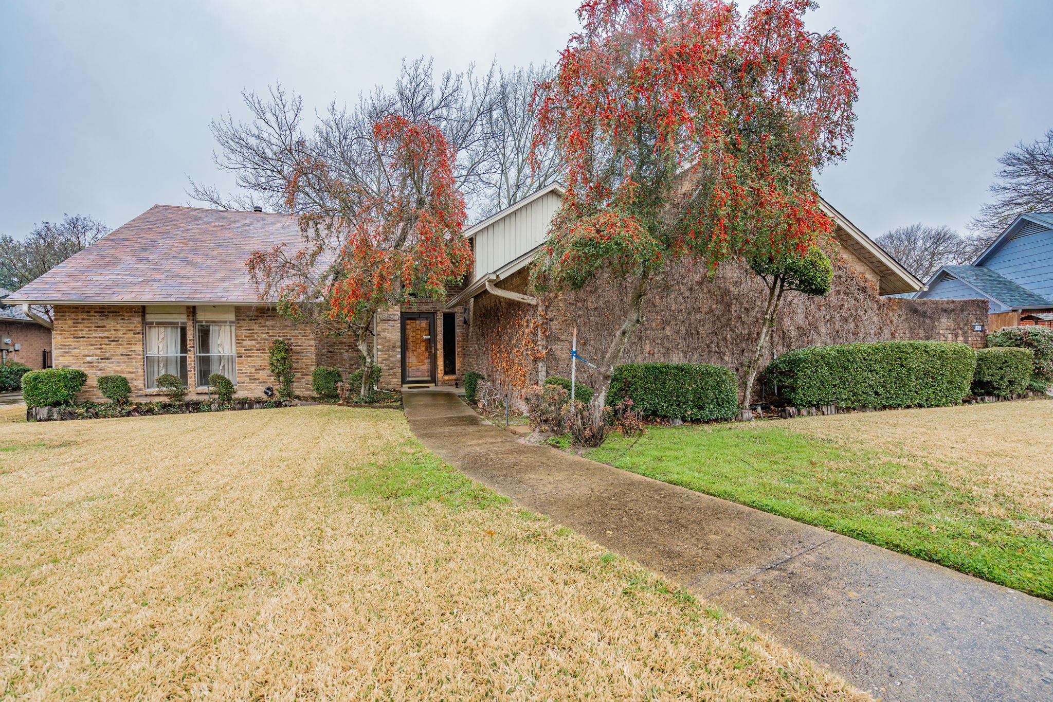 825 Lakeshore Drive