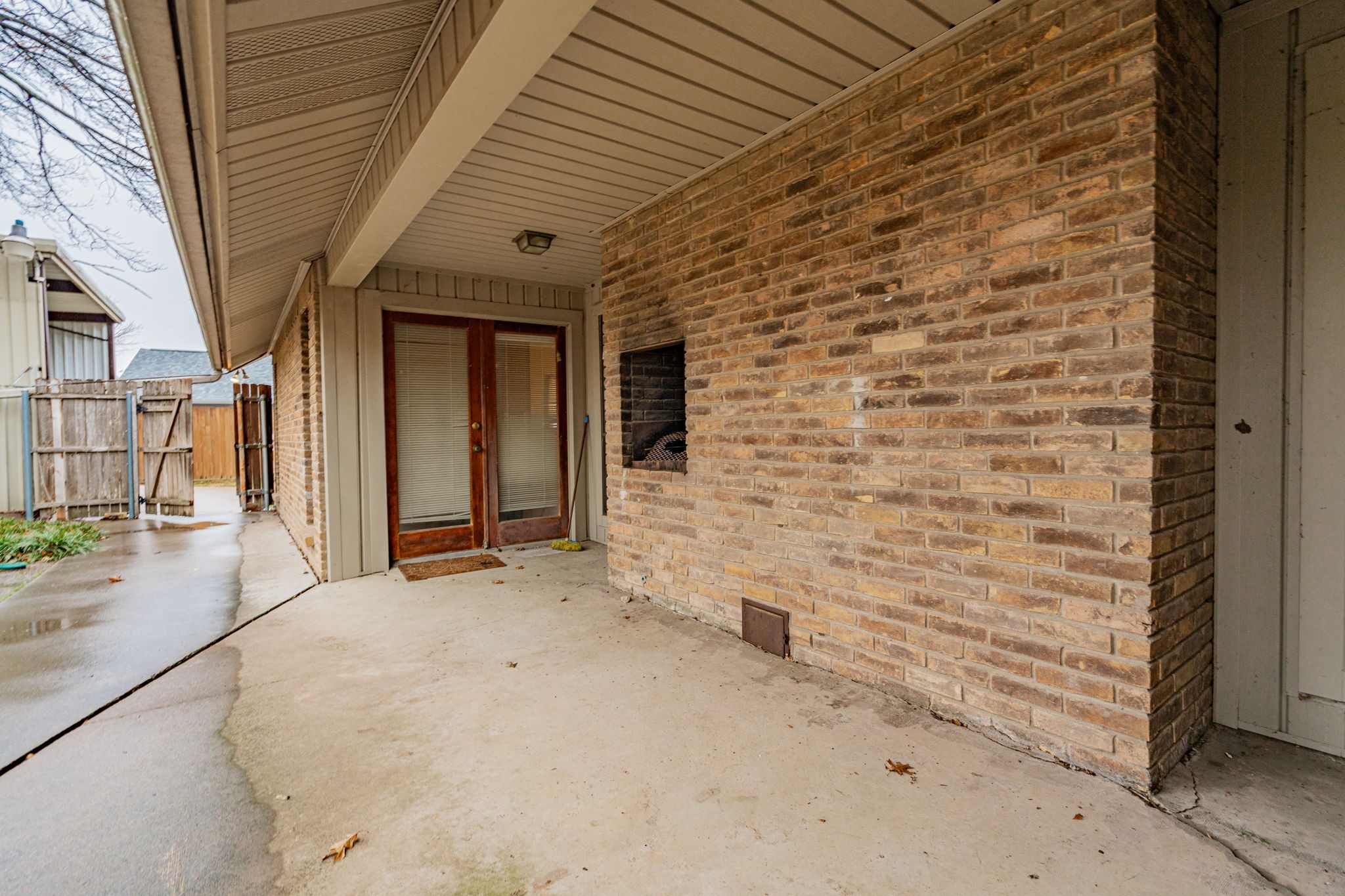 825 Lakeshore Drive