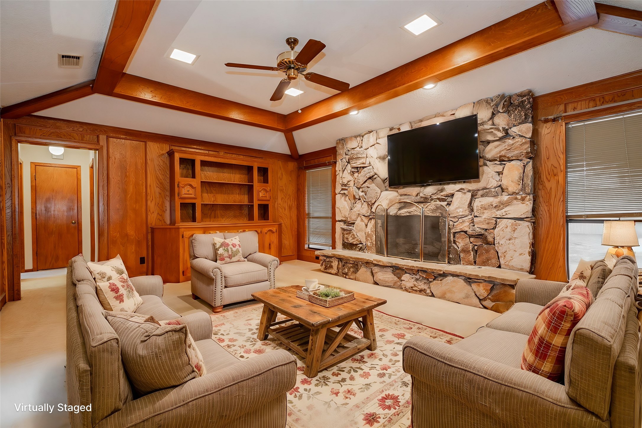 825 Lakeshore Drive