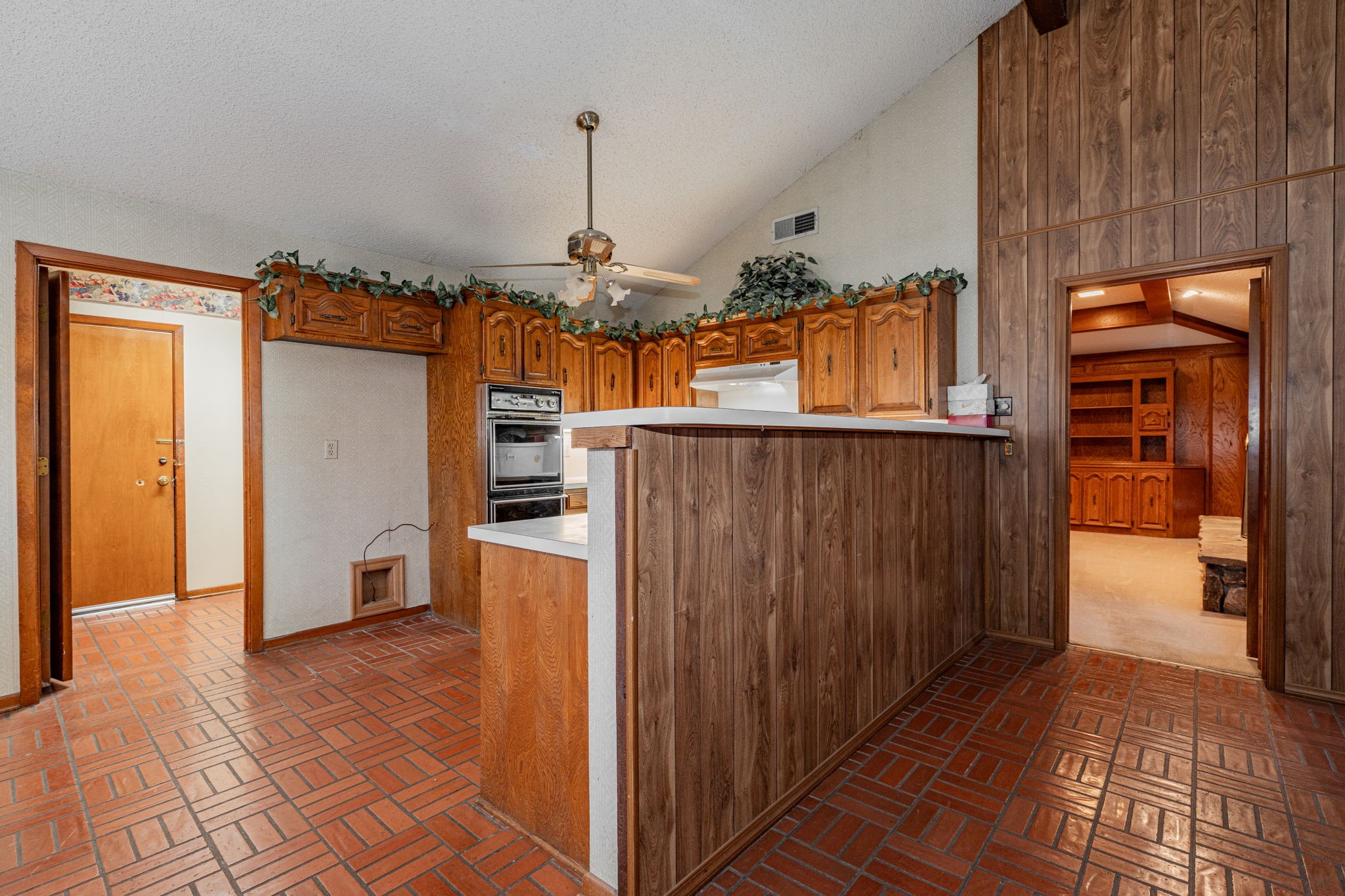 825 Lakeshore Drive
