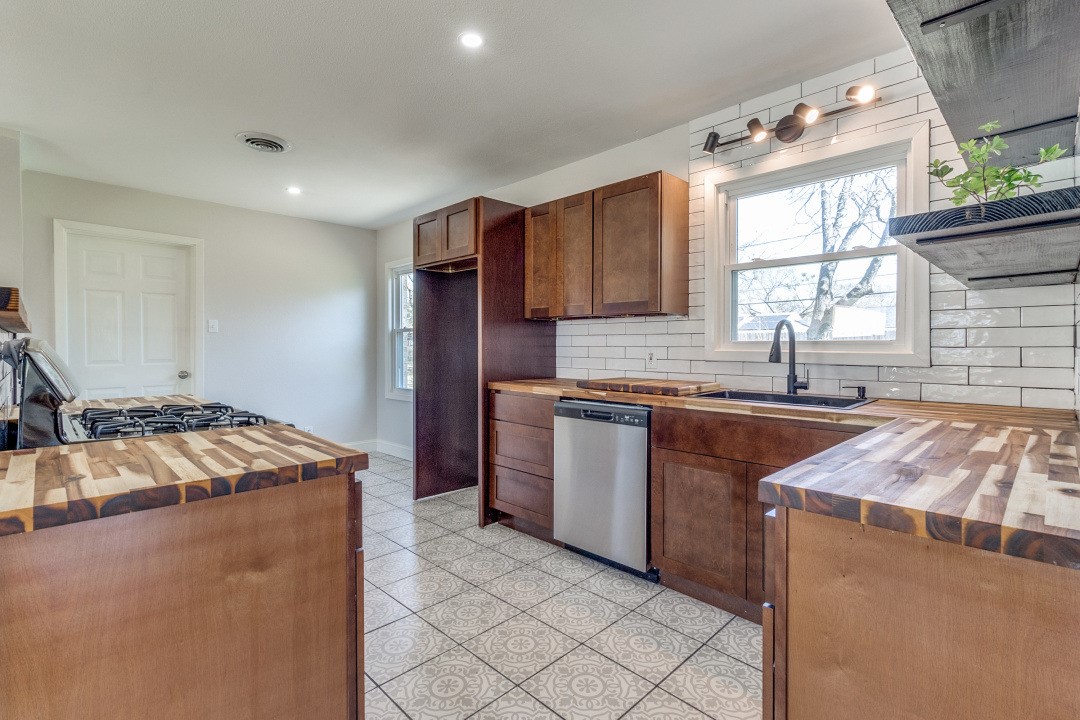 11002 Ulloa Lane