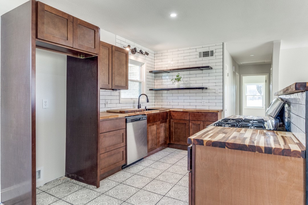 11002 Ulloa Lane