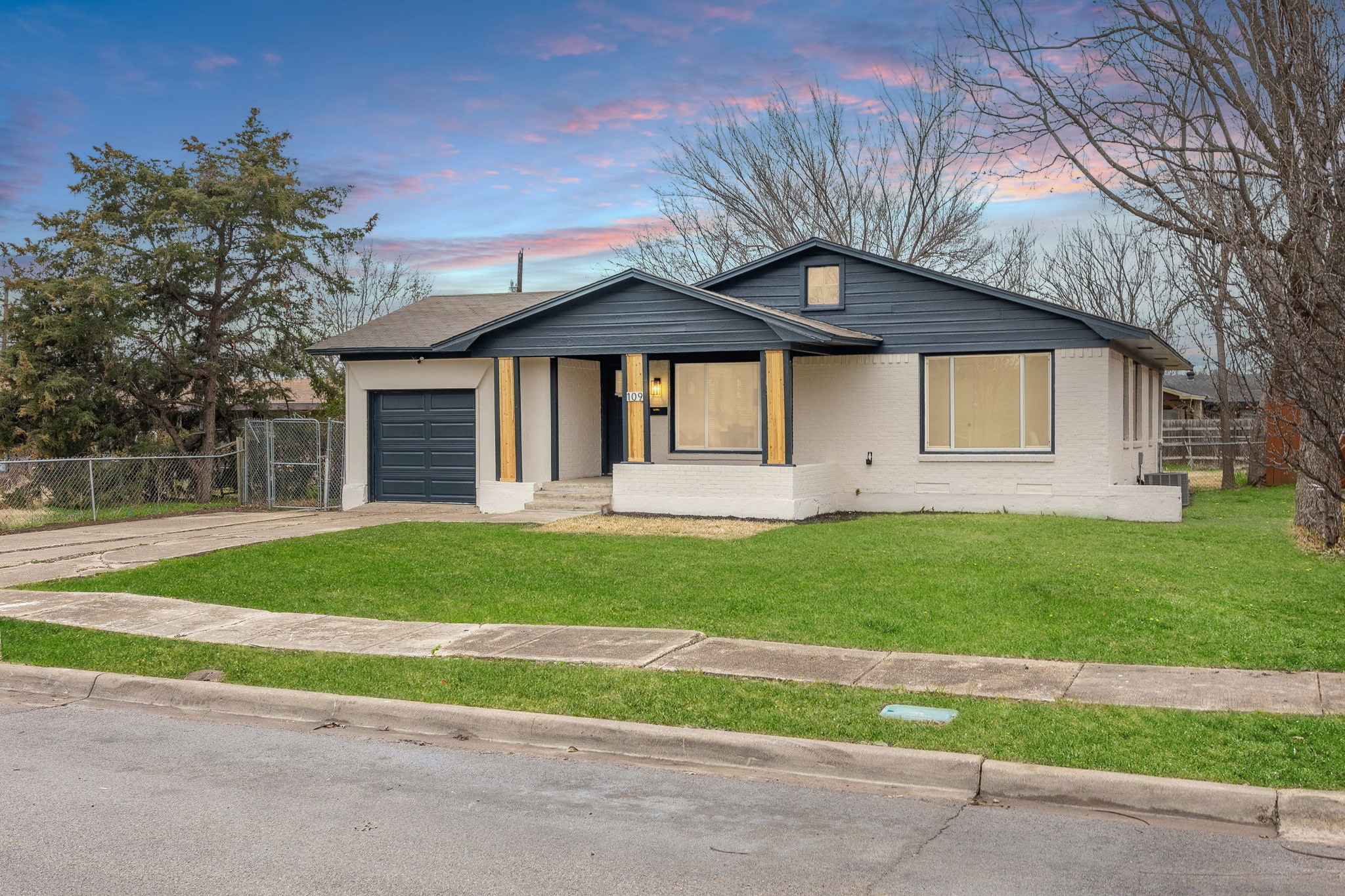109 E Carolyn Drive