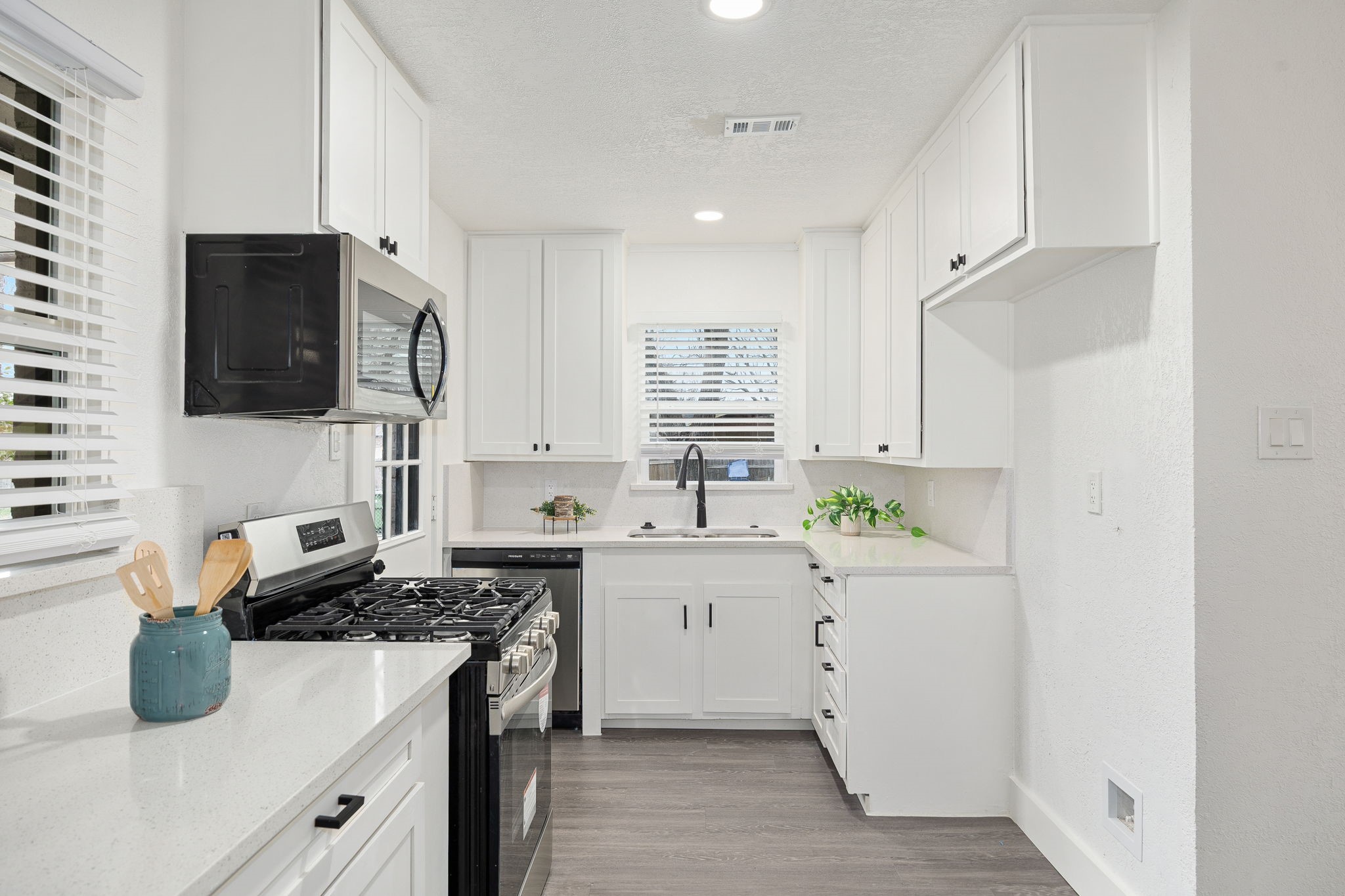 109 E Carolyn Drive