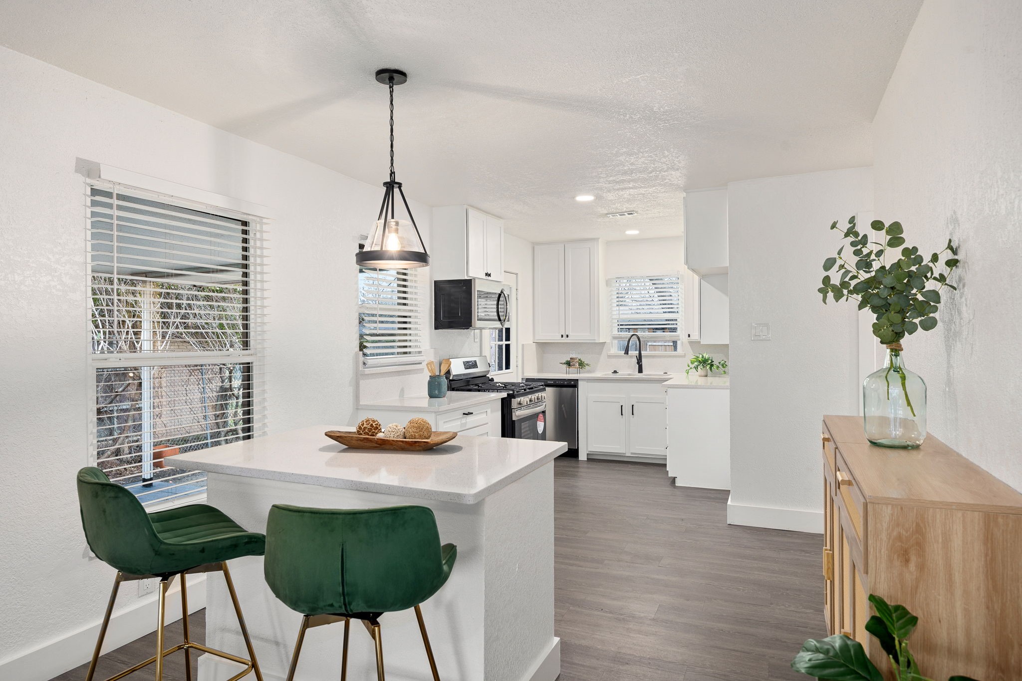 109 E Carolyn Drive
