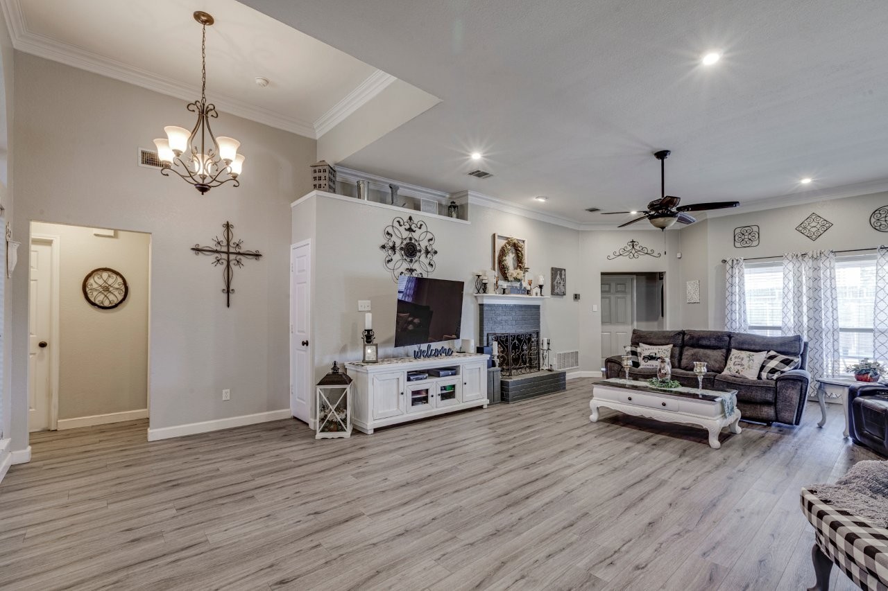 122 E Forestwood Drive