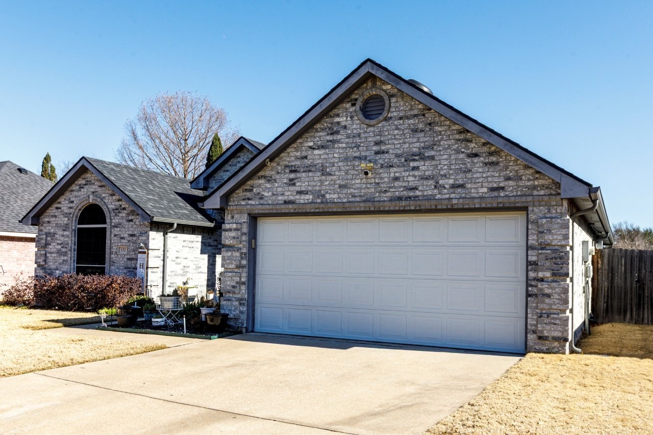 122 E Forestwood Drive