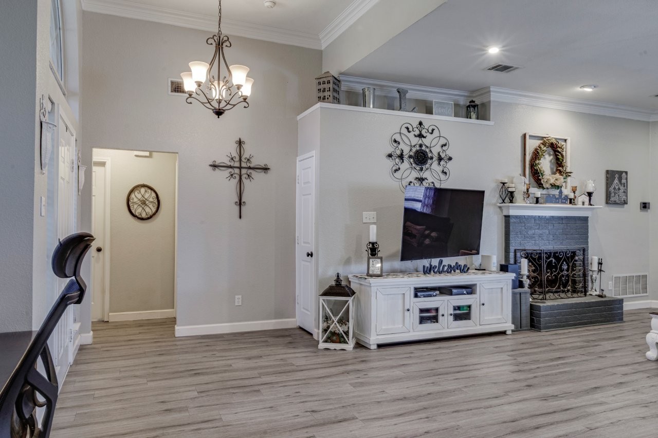 122 E Forestwood Drive